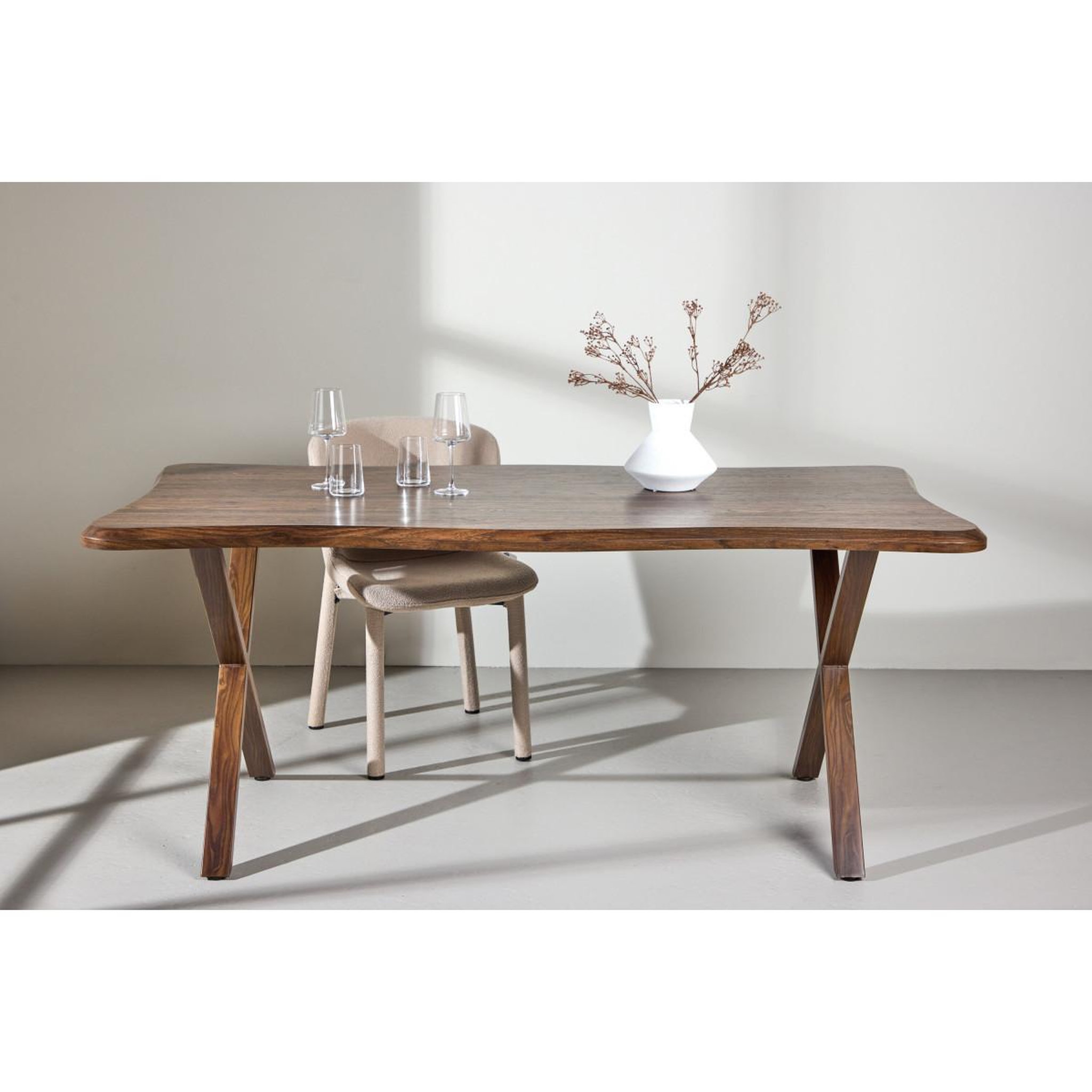 Voir la diapositive 6 : Paris Prix Table à manger organique  fiona  180cm noyer
