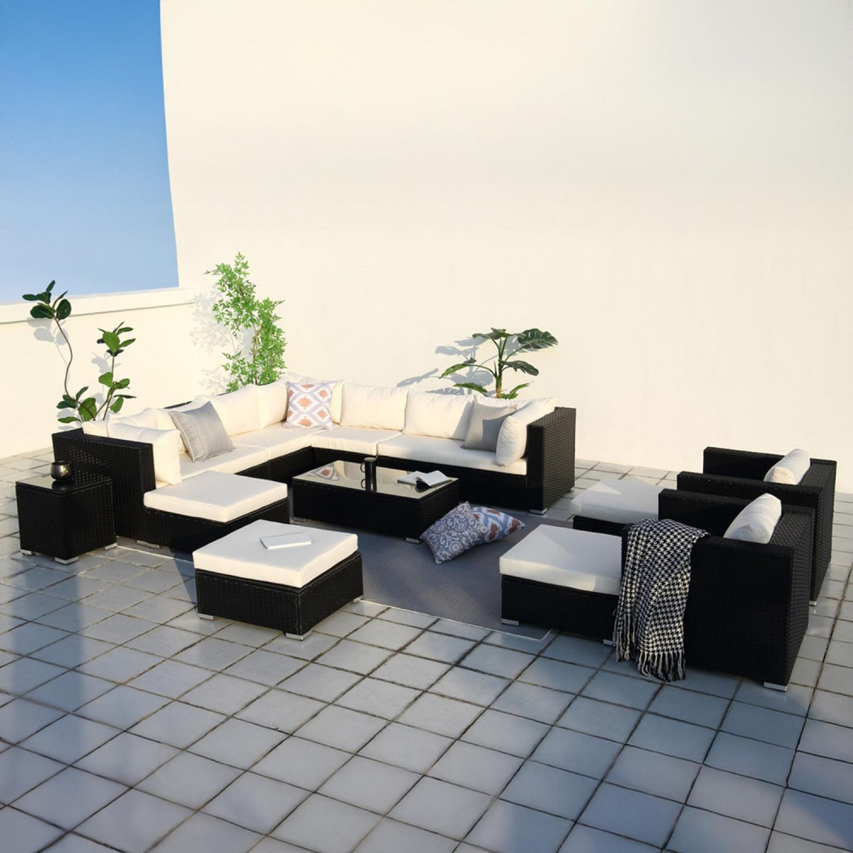 CONCEPT USINE Salon de jardin modulable 13-14 places en résine tressée noir et blanc STALLA