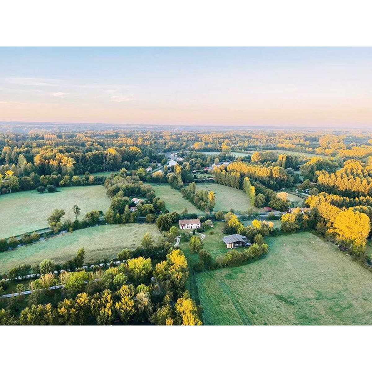 Smartbox Vol en montgolfière au-dessus du Marais poitevin avec visite en barque pour 2 personnes - Coffret Cadeau Sport & Aventure