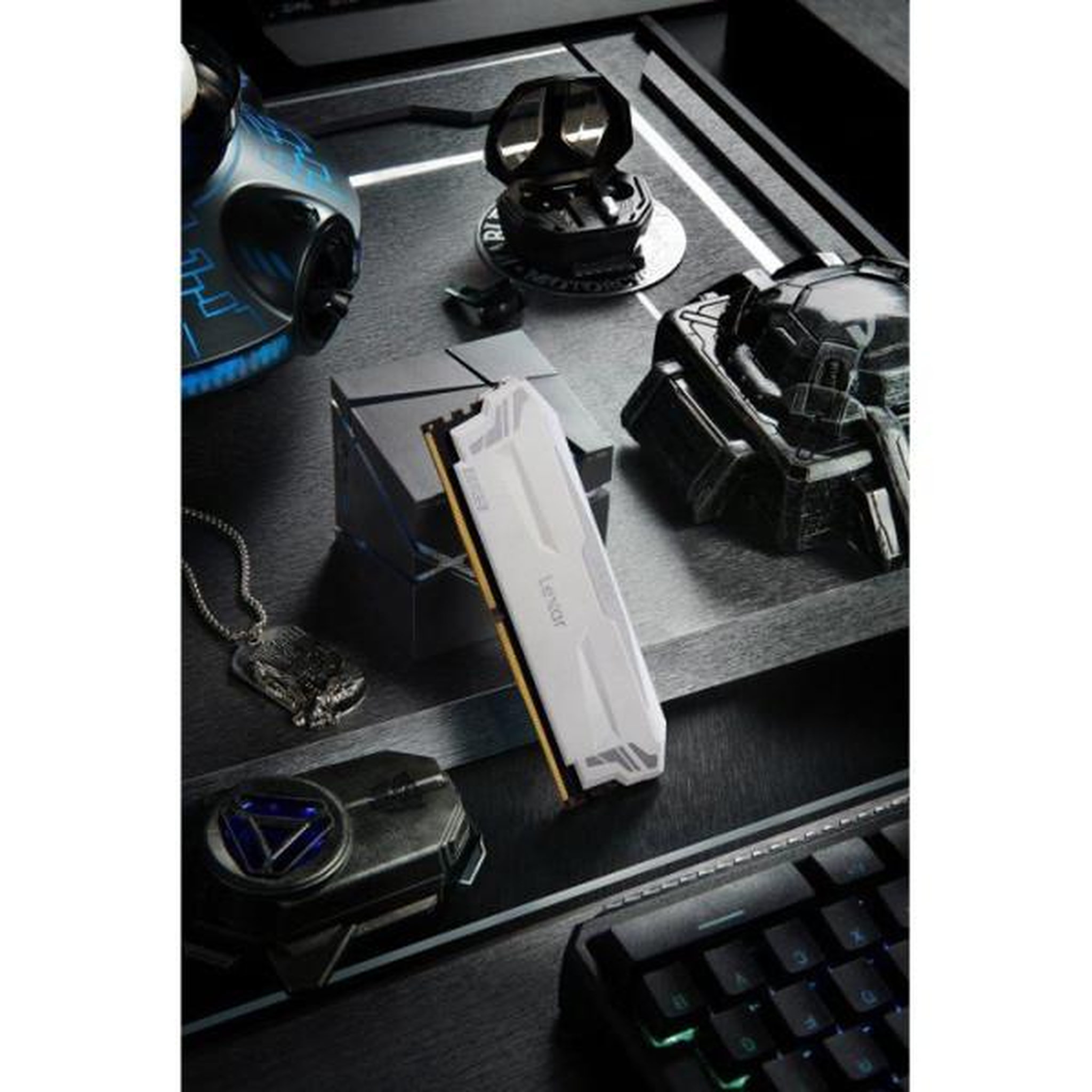Voir la diapositive 4 : Lexar Barrette Mémoire - LEXAR Ares - DDR5 6400 - CL32 1.4 V - 32 Go (2x 16 Go) - Dissipateur thermique + RGB - Blanc