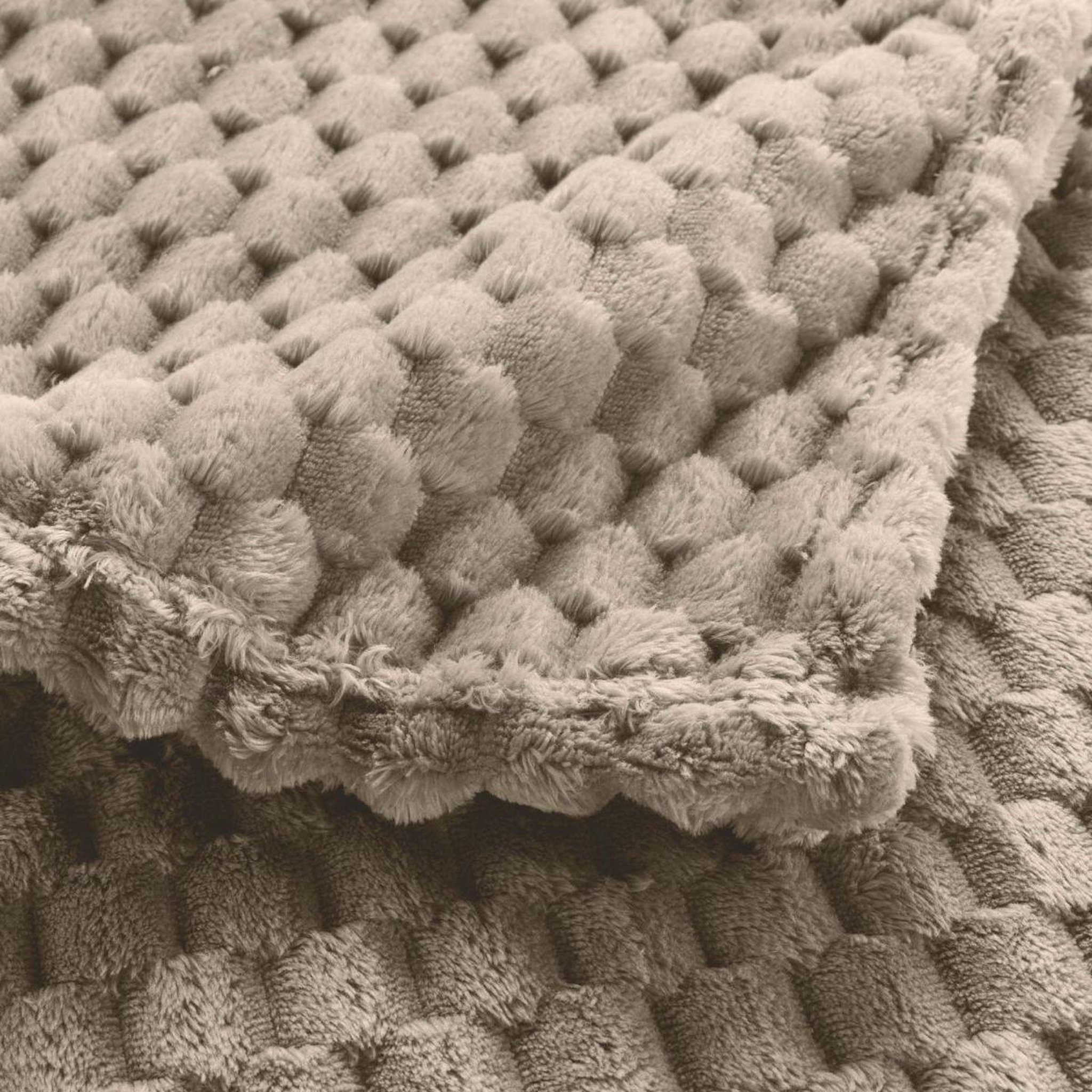 Voir la diapositive 2 : Douceur d'Intérieur Plaid flanelle en relief  mini frosty  125x150cm taupe
