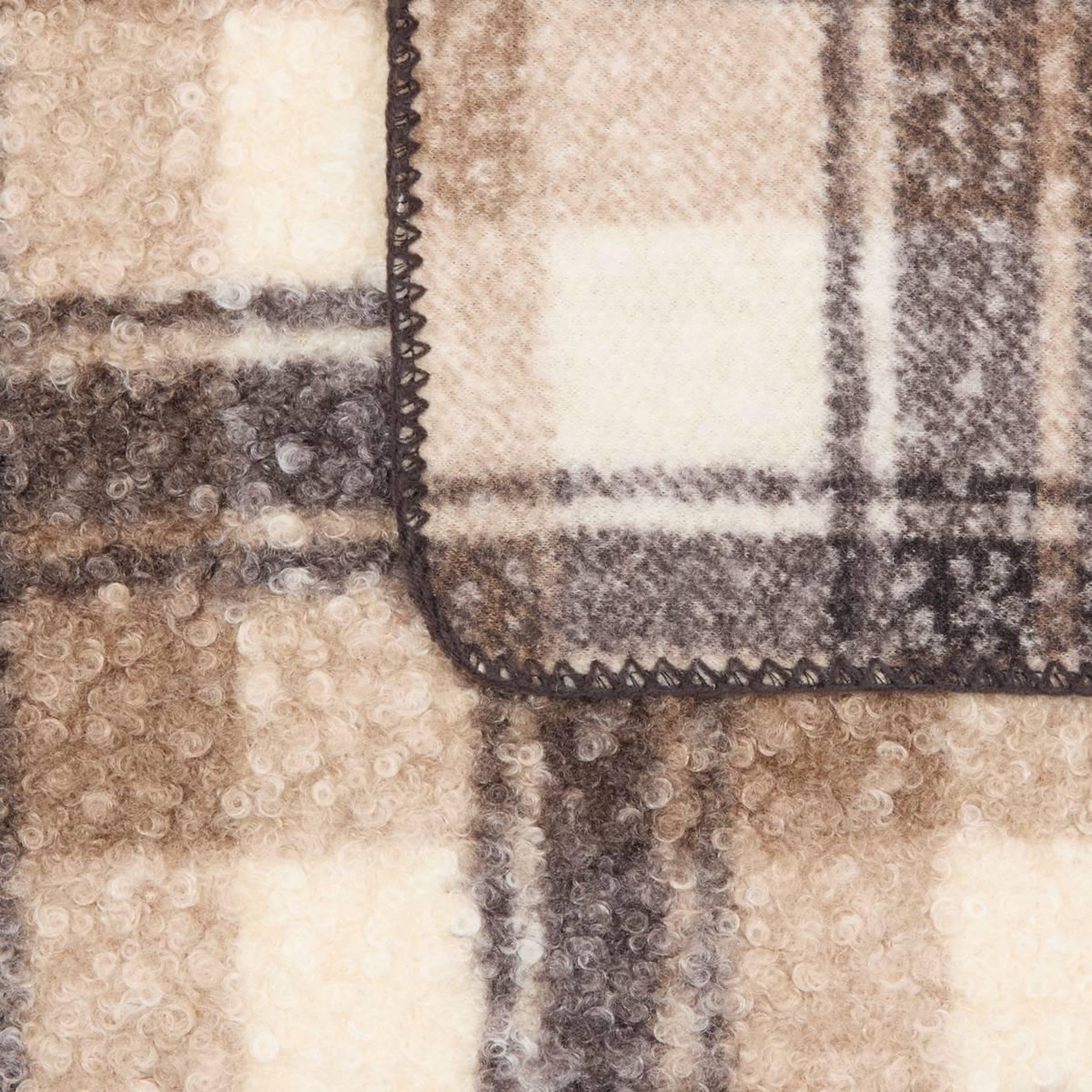 Voir la diapositive 2 : ATMOSPHERA Plaid bouclette à carreaux   automne  130x170cm beige