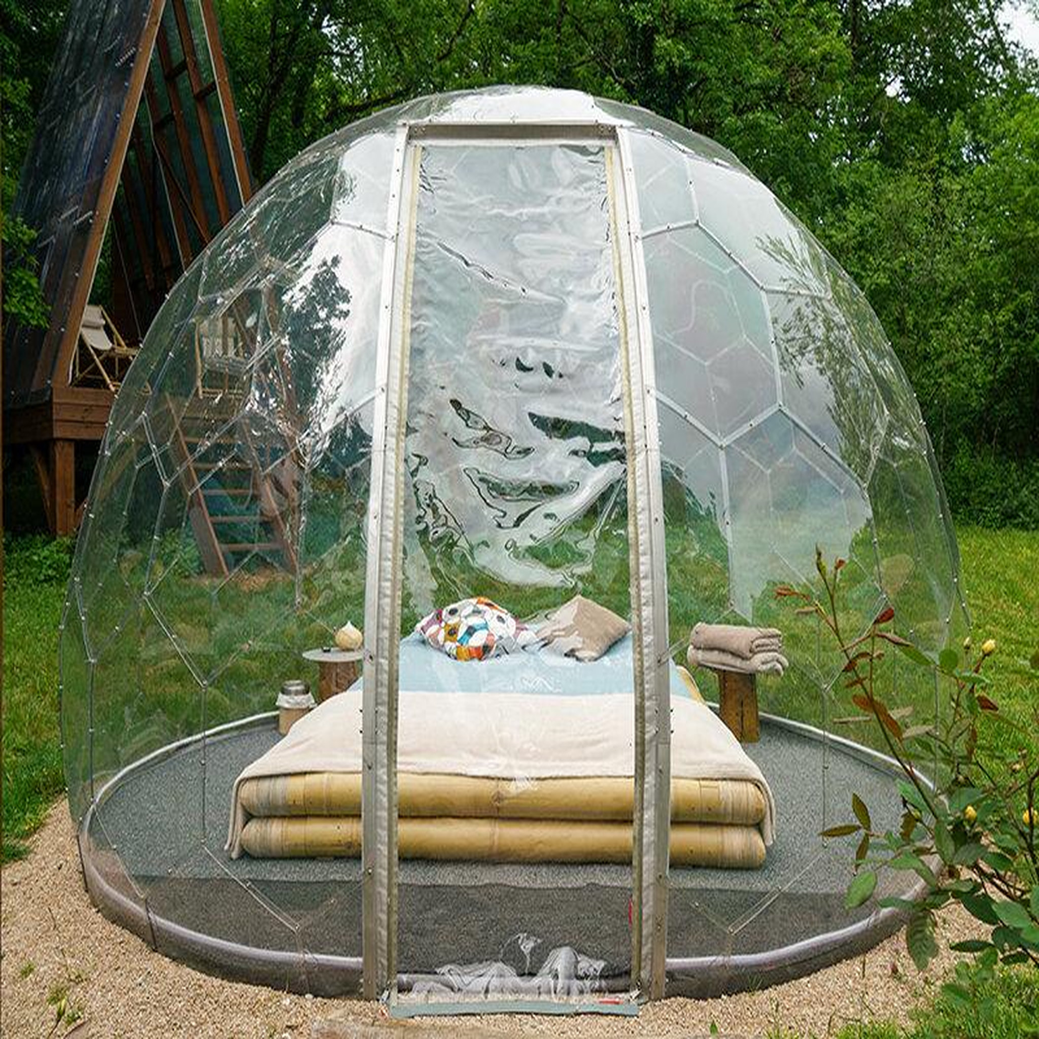 Voir la diapositive 3 : Smartbox Escale insolite en bulle en pleine nature près de lyon - coffret cadeau séjour
