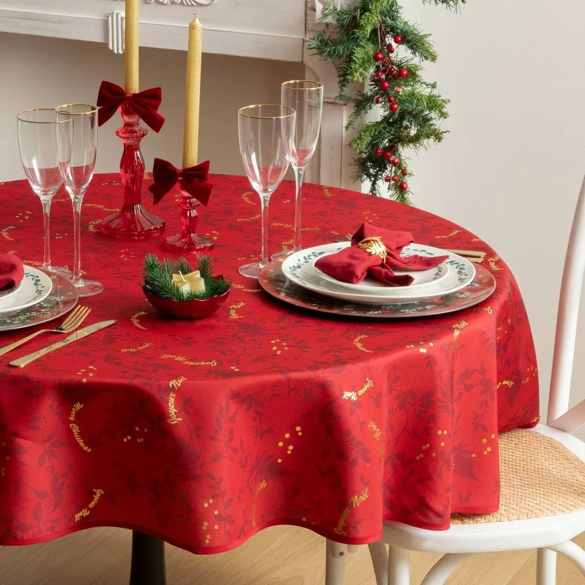 Voir la diapositive 3 : ATMOSPHERA Nappe antitache ronde  maison des couleurs  180cm rouge