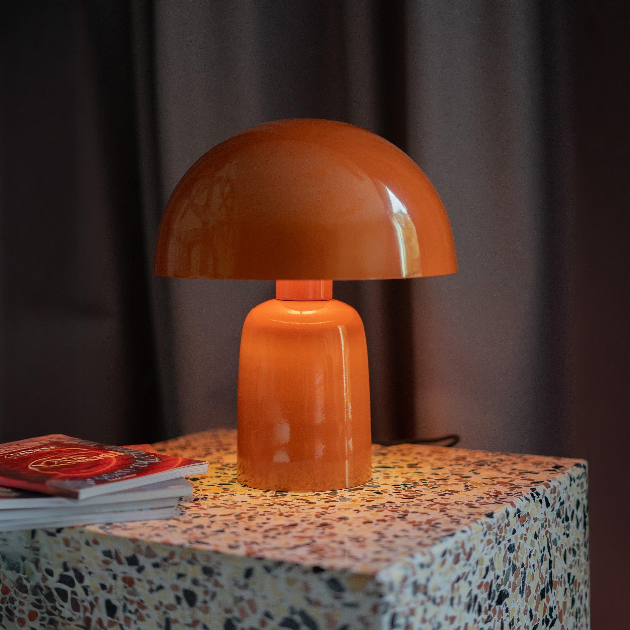 Voir la diapositive 5 : MAISON PAVANE Lampe champignon en métal orange-Clara