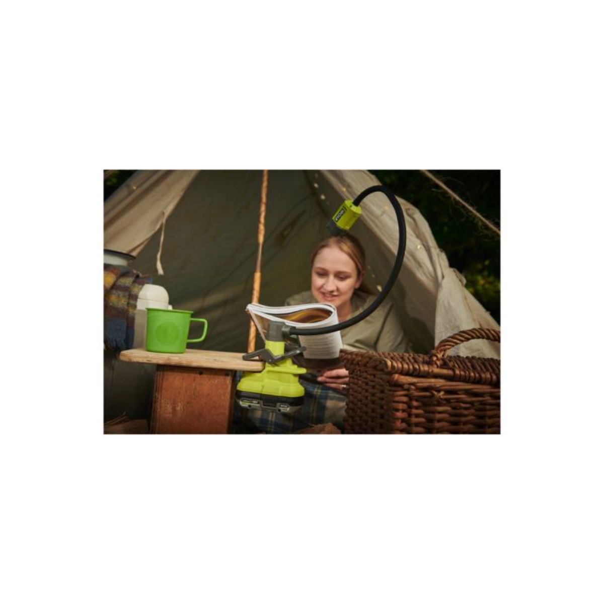 Ryobi Lampe sur pince RYOBI RLCF18-0 - 18V One+ - 400 lumens - sans batterie ni chargeur