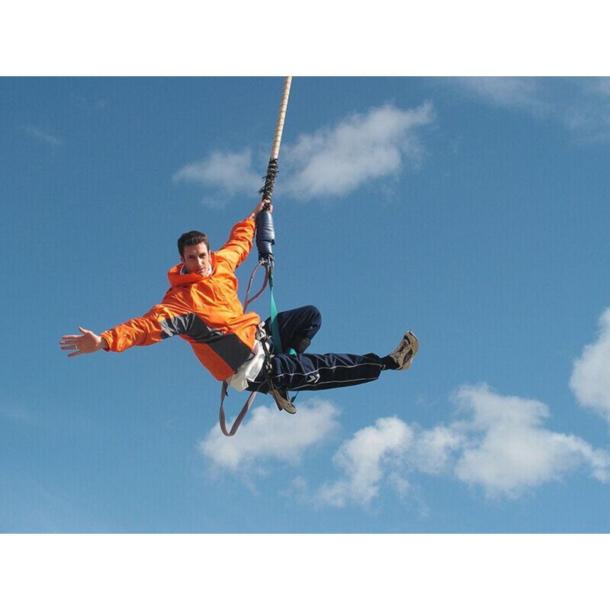 Smartbox Session de 2 sauts à l'élastique avec certificat au viaduc de Saint-Georges-le-Gaultier - Coffret Cadeau Sport & Aventure