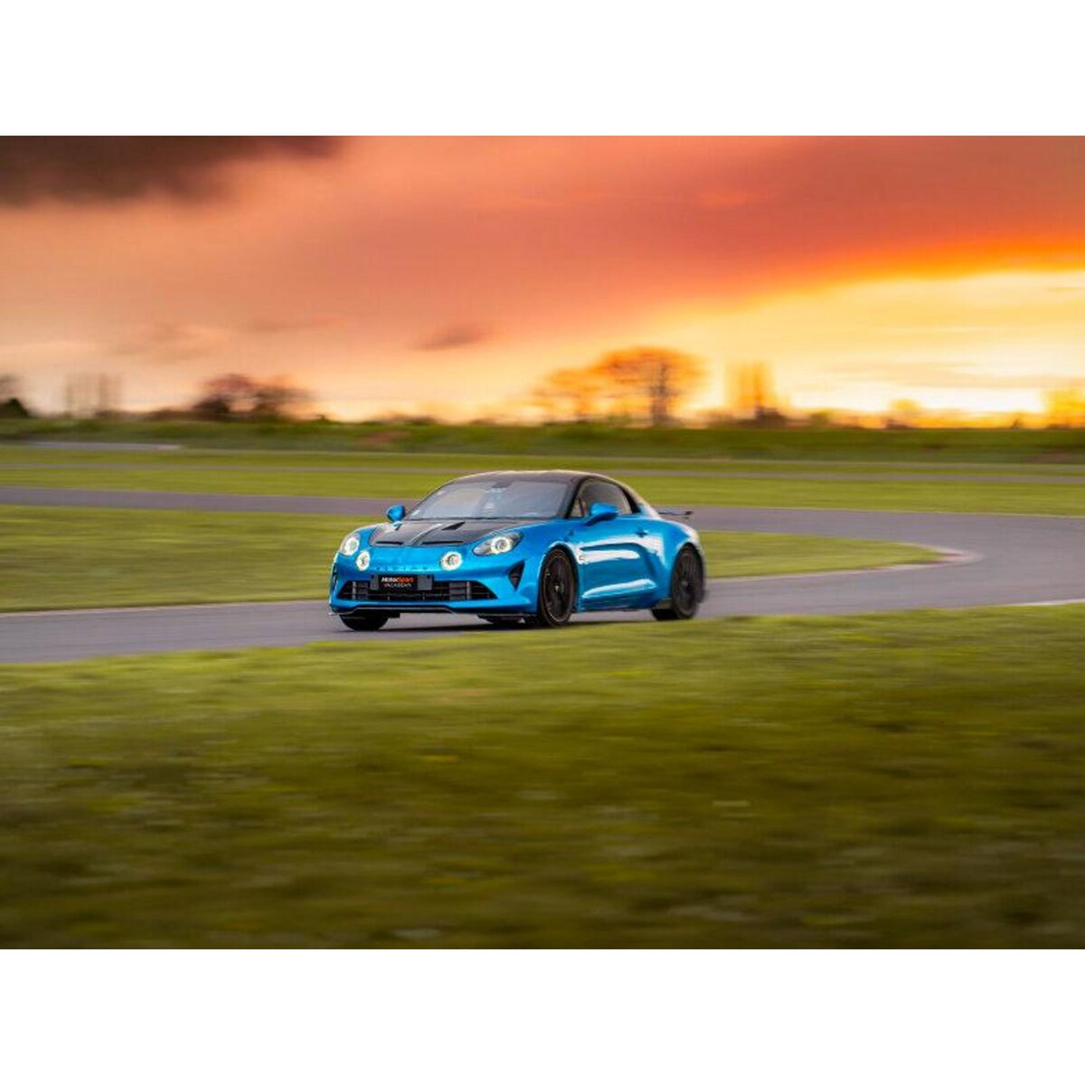 Smartbox Stage de pilotage : 2 tours sur le circuit de La Châtre en Alpine A110 R - Coffret Cadeau Sport & Aventure