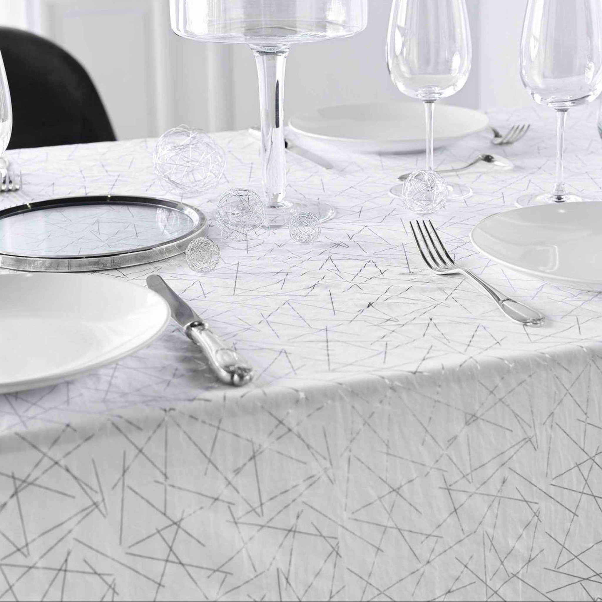 Voir la diapositive 3 : Douceur d'Intérieur Nappe antitache imprimé  mikado  140x240cm blanc & argent