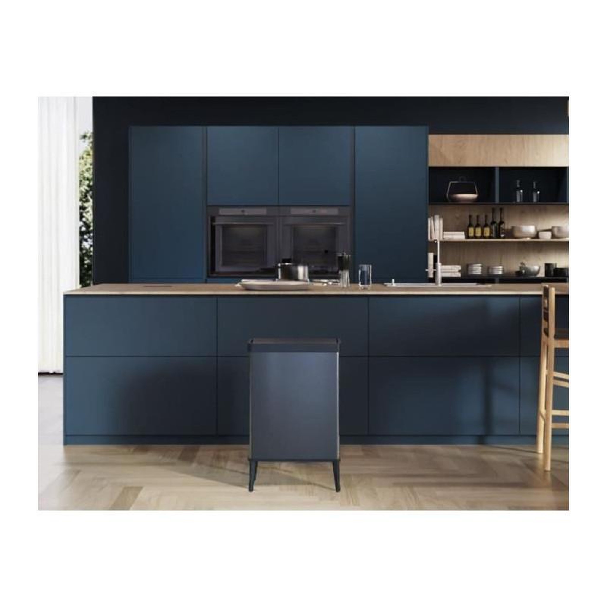 Voir la diapositive 3 : CURVER Poubelle sur pieds - VERTO - CURVER - Ouverture touch - 54 L - Bleu perle