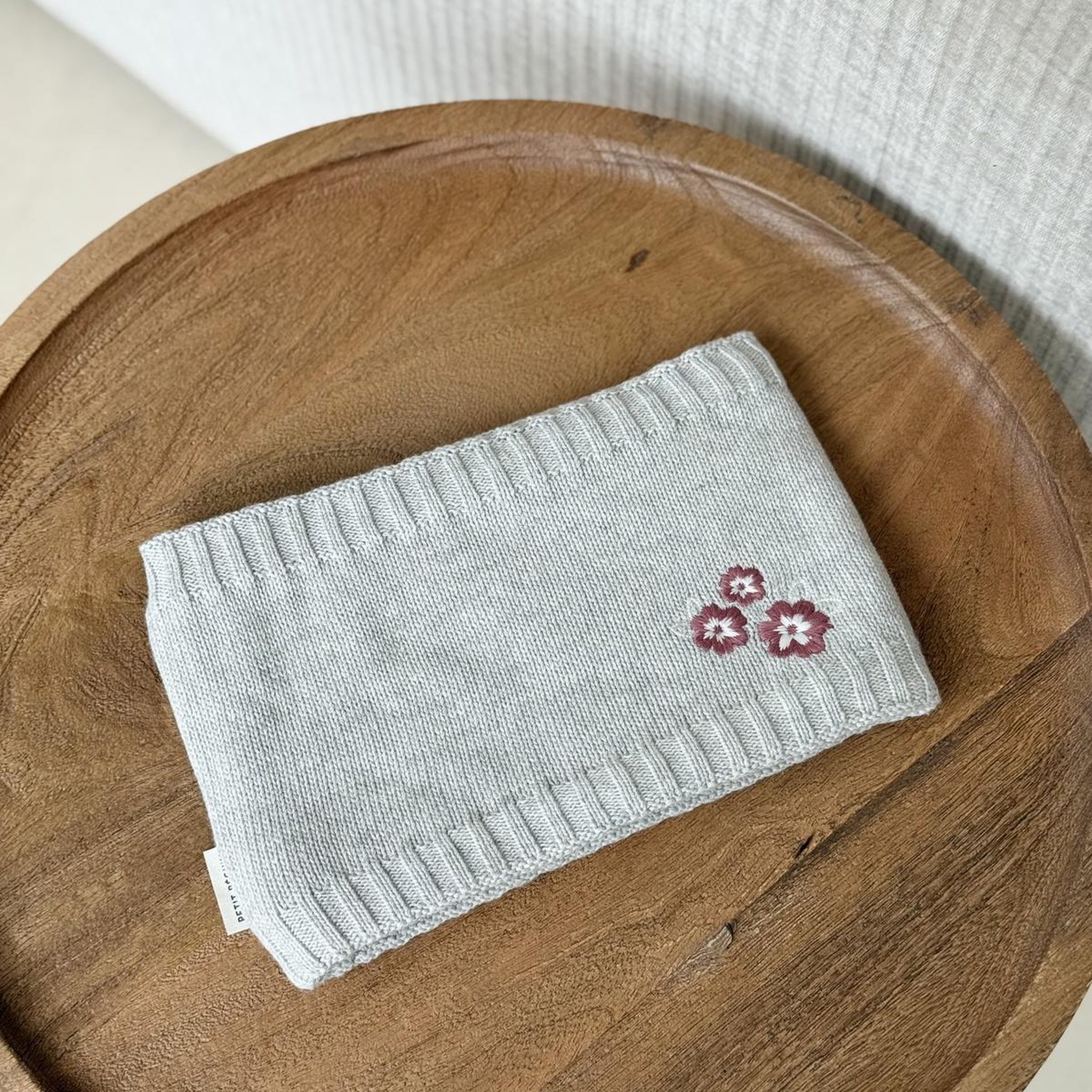 Voir la diapositive 3 : Petit Béguin Cache cou enfant en tricot esmée