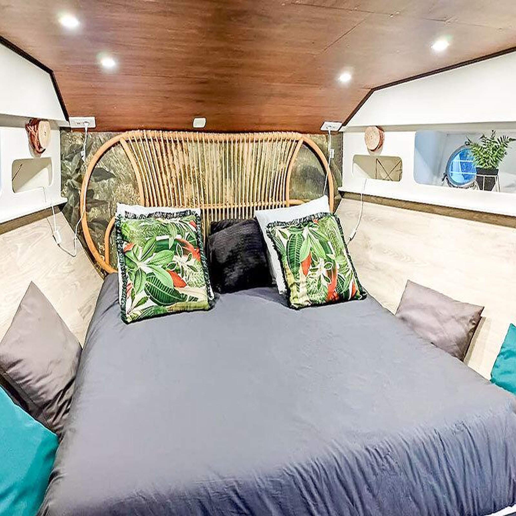 Voir la diapositive 3 : Smartbox Séjour insolite de 2 jours en maison flottante avec bain bouillonnant près de paris - coffret cadeau séjour