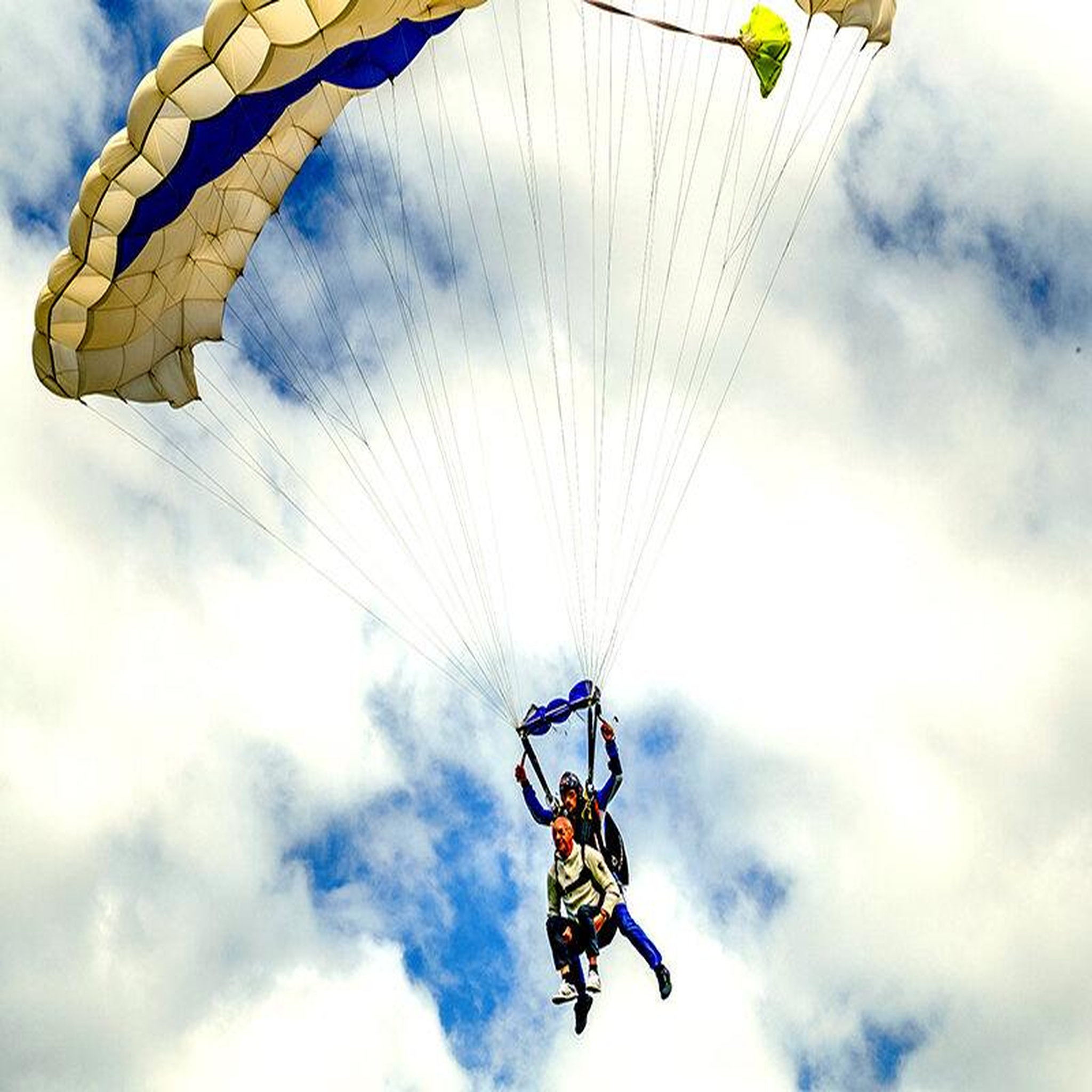 Voir la diapositive 4 : Smartbox Chute libre en tandem aux portes de gap - coffret cadeau sport & aventure