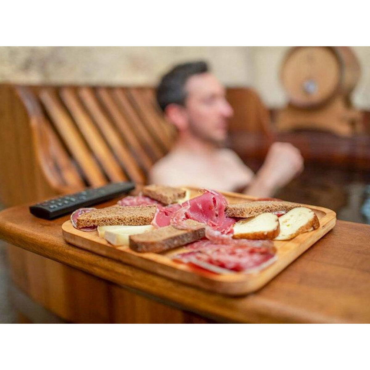 Smartbox Bain de bière ou de vin avec dégustation et charcuteries à Bordeaux - Coffret Cadeau Bien-être