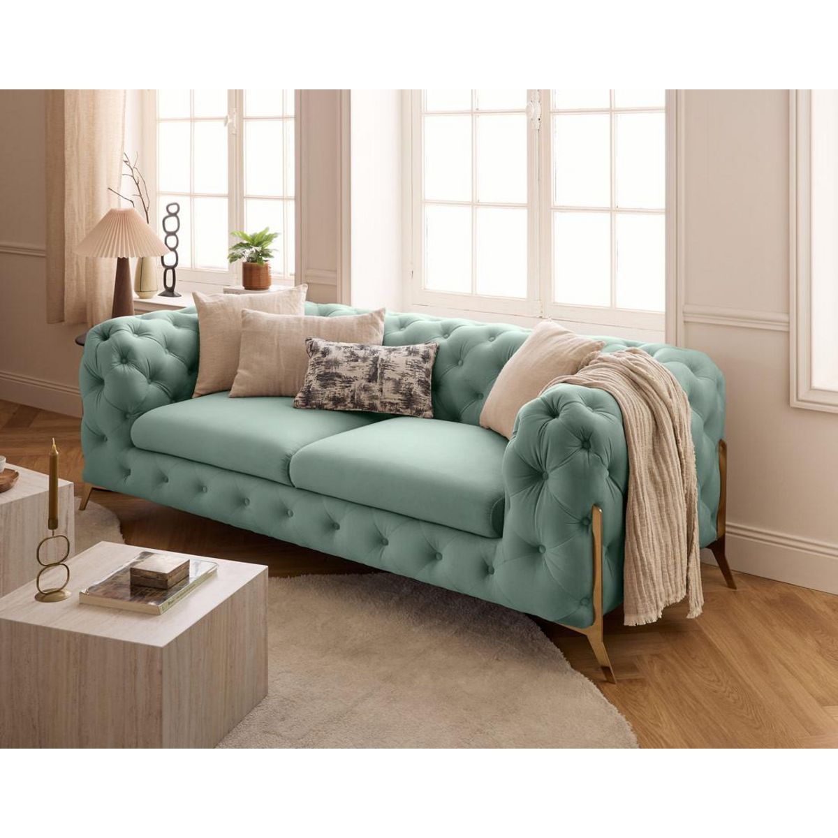 LISA DESIGN Camden - canapé 3 places chesterfield en velours - pieds en métal doré