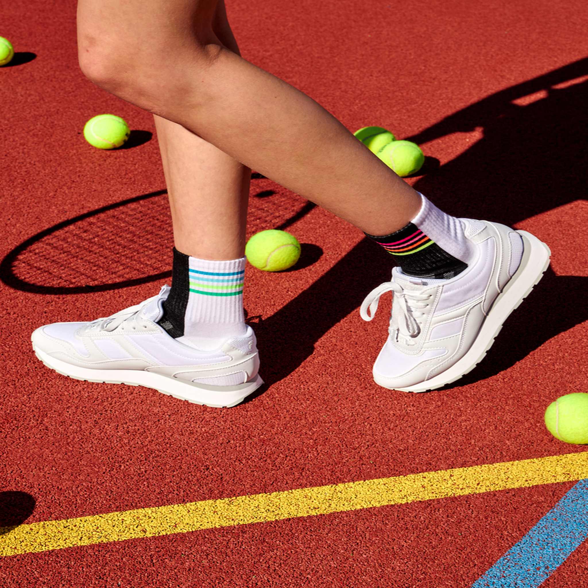 Voir la diapositive 2 : DEDOLES Chaussettes sport coolmax® courtes marche arc-en-ciel