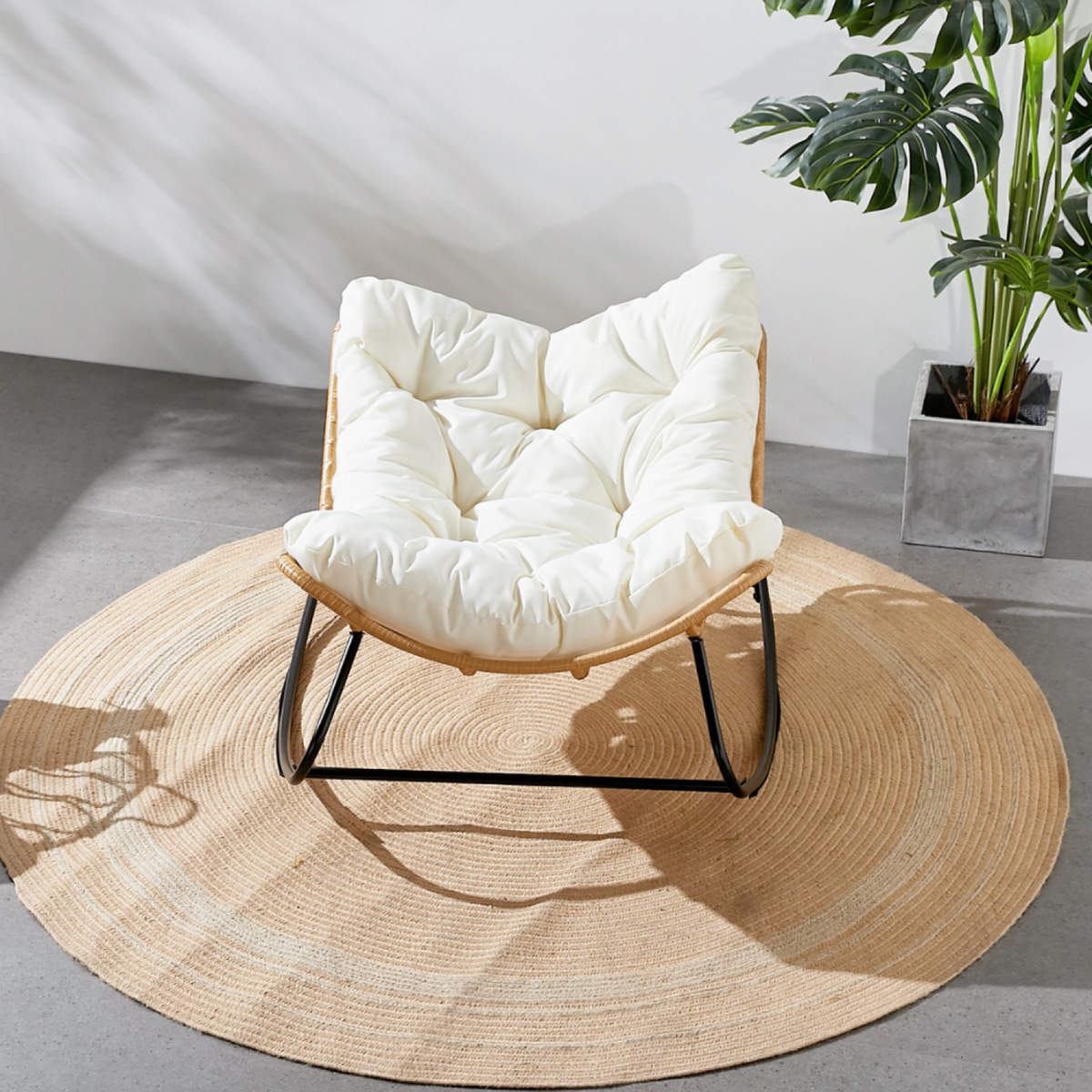 CONCEPT USINE Fauteuil à bascule en résine tressée coussin beige CANGGU