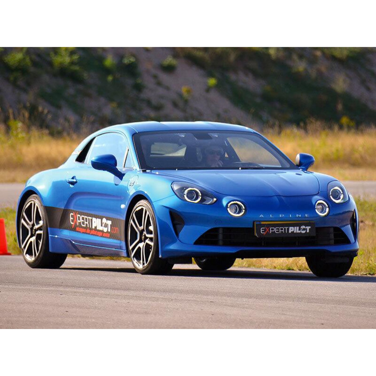 Smartbox Pilotage 8 tours de circuit en Porsche, Alpine ou Mégane RS sur le circuit Geoparc - Coffret Cadeau Sport & Aventure