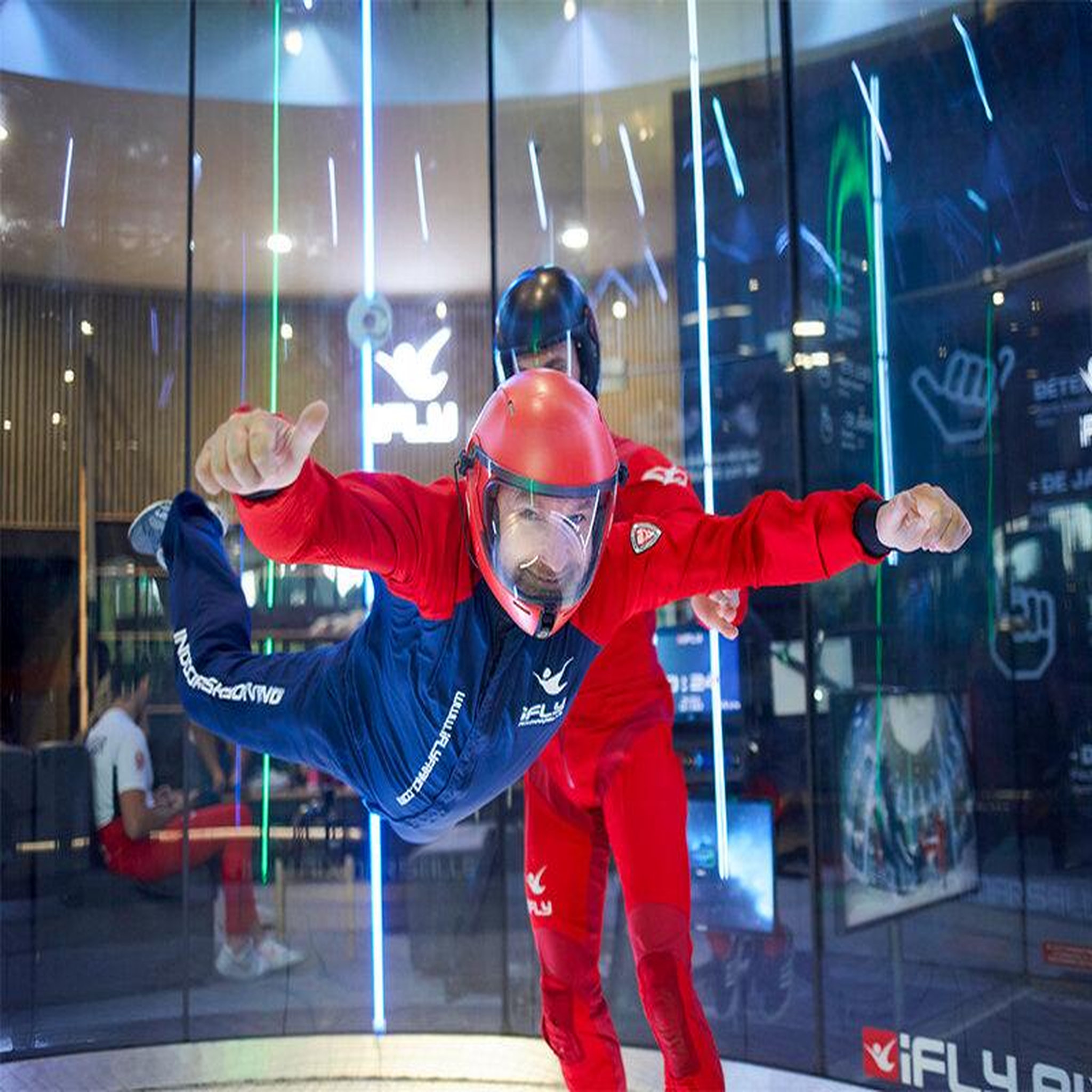 Voir la diapositive 2 : Smartbox 2 vols en chute libre indoor avec ifly aix-marseille - coffret cadeau sport & aventure