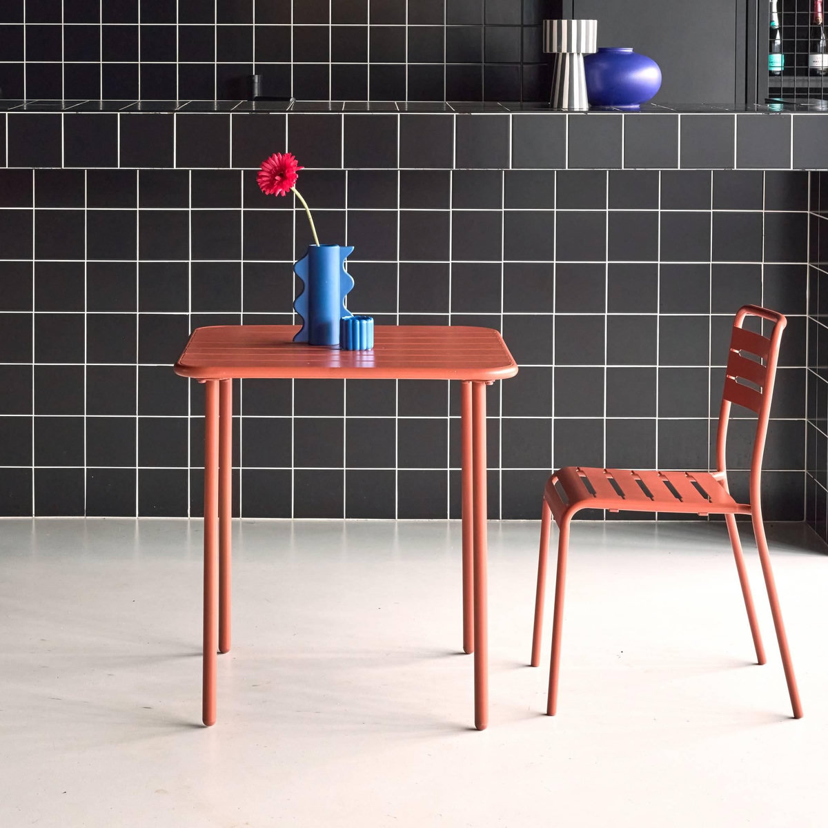 SWEEEK Table de jardin métal 2 places, Amelia 70 x 70cm