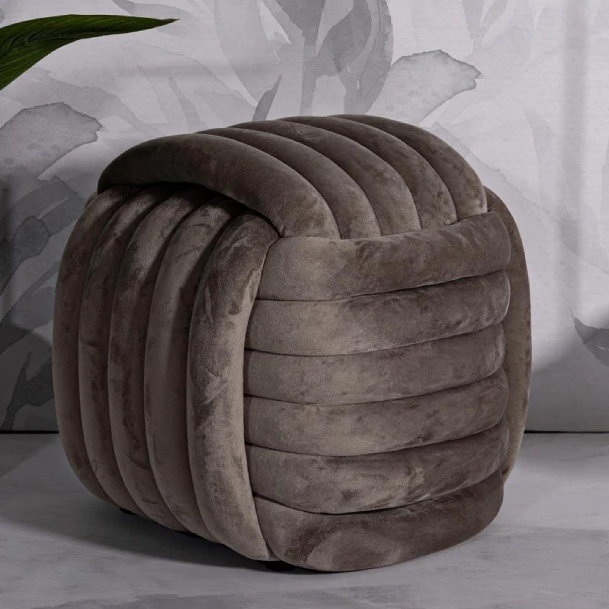 Voir la diapositive 6 : Paris Prix Pouf design en velours  softy  45cm gris