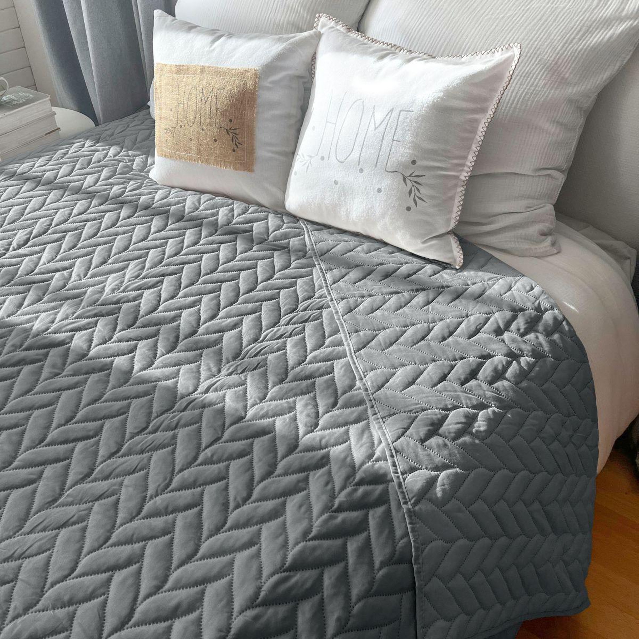 Voir la diapositive 3 : ENJOY HOME Couvre-lit en microfibre  tessa  220x240cm gris