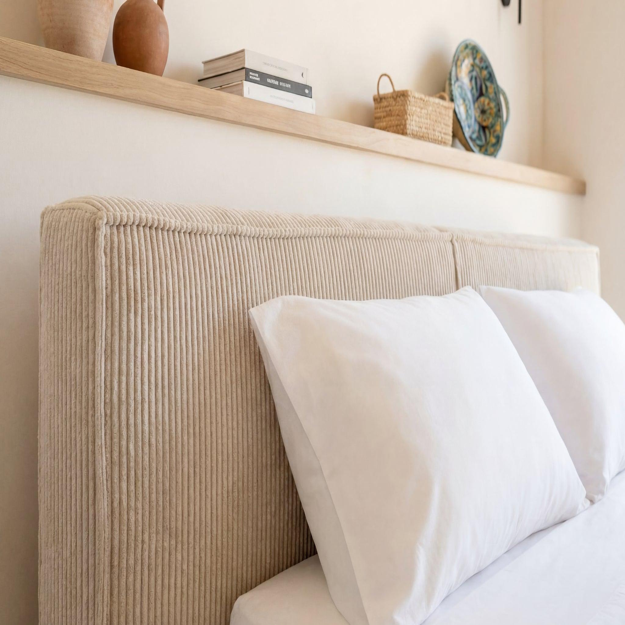 Voir la diapositive 3 : CASANOVA PARIS NOTO - Lit coffre petit velours côtelé Beige