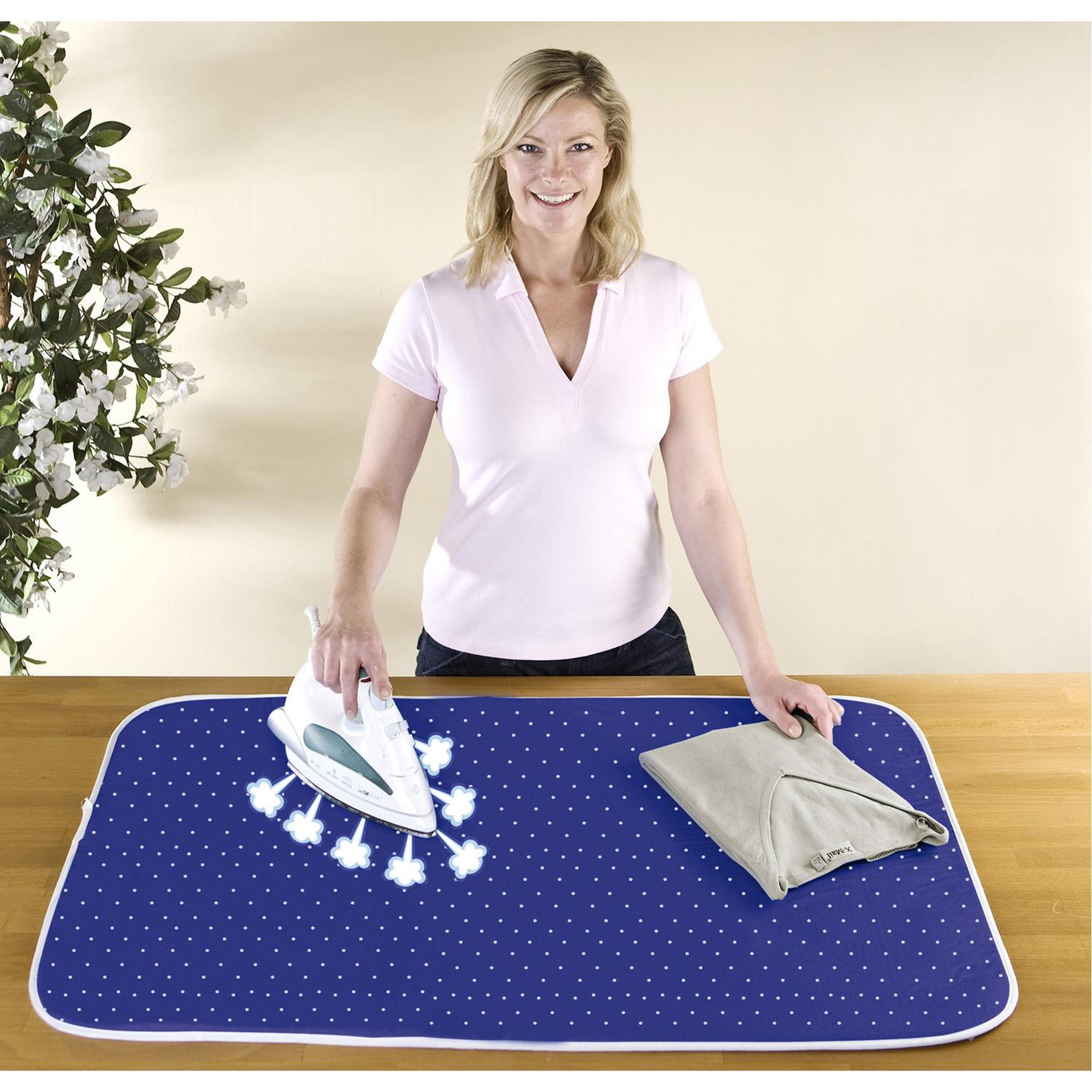 Voir la diapositive 2 : Wenko Nappe de repassage vapeur - l. 130 x l. 65 cm.