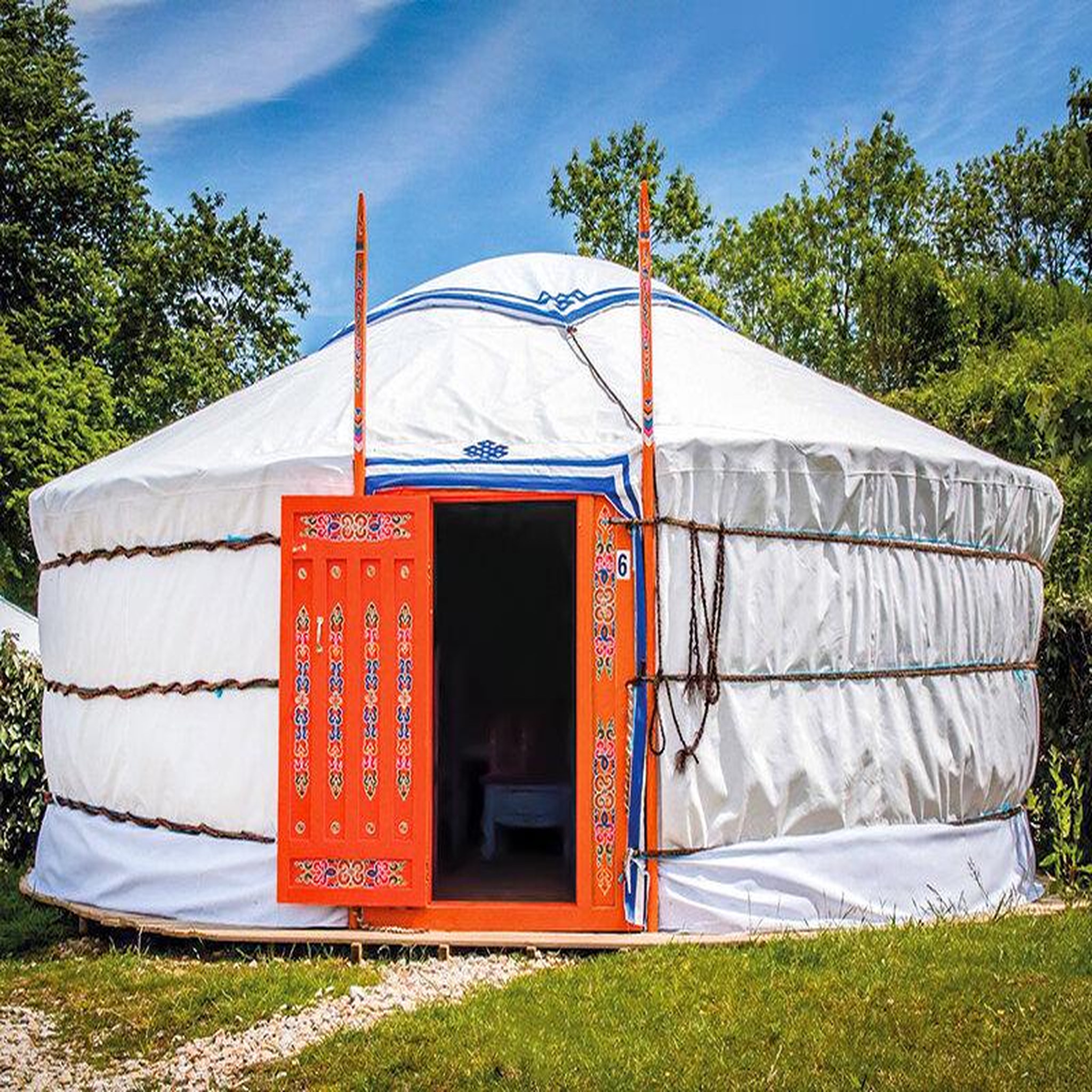 Voir la diapositive 2 : Smartbox Séjour insolite de 3 jours en yourte sur la côte d'émeraude - coffret cadeau séjour