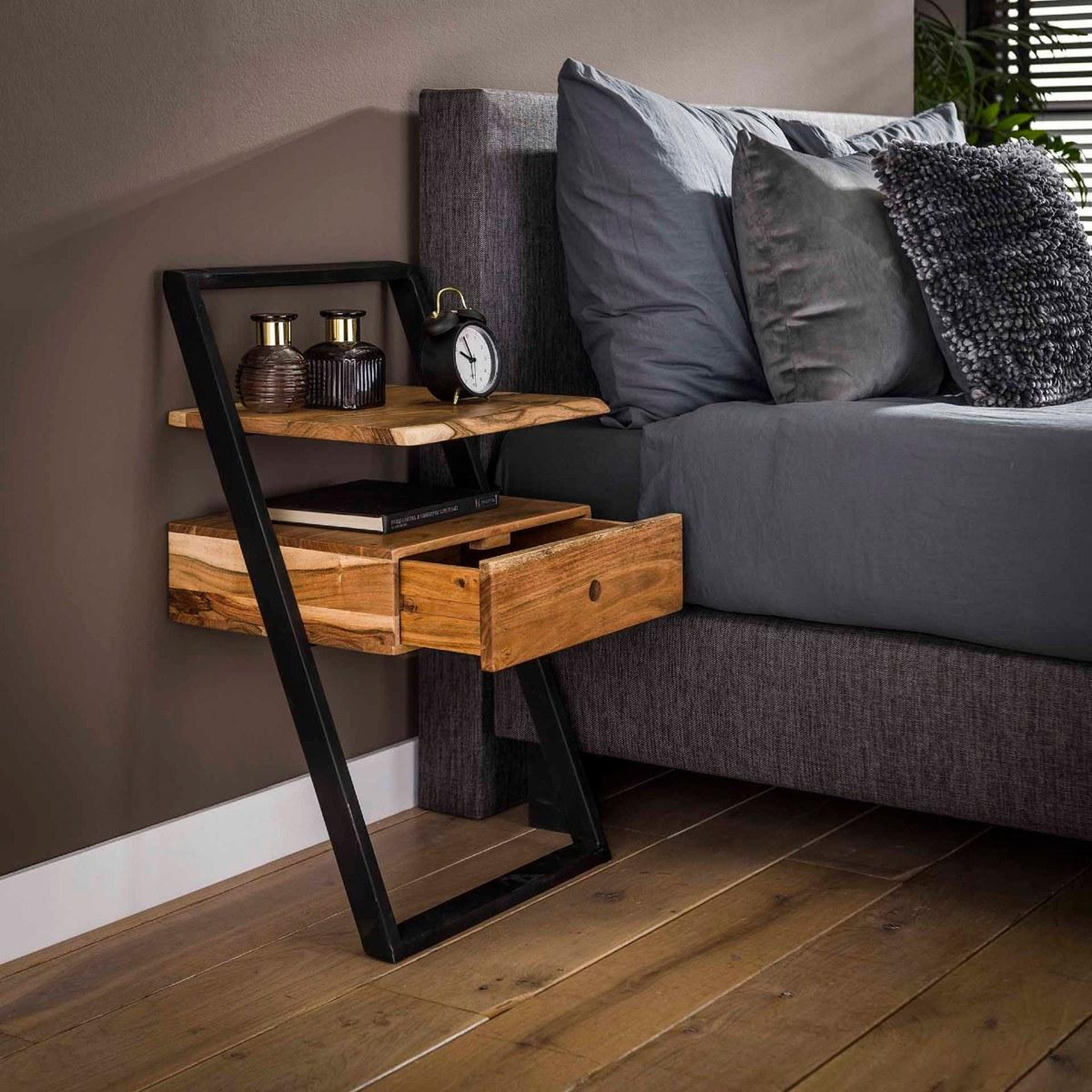 Voir la diapositive 3 : JLC KREATION Table de chevet en bois massif nael 1 tiroir