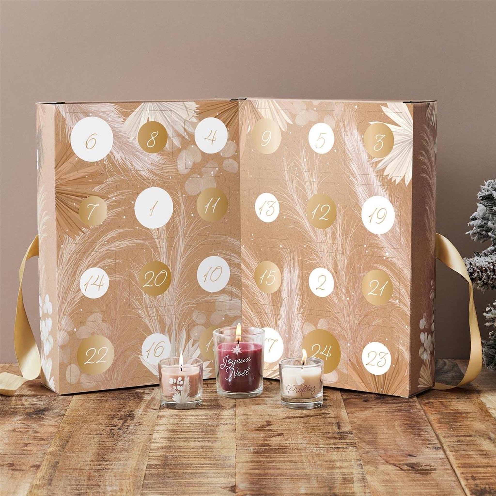 Voir la diapositive 4 : The Home Deco Factory Calendrier de l'avent 24 bougies parfumées  nature  30cm marron