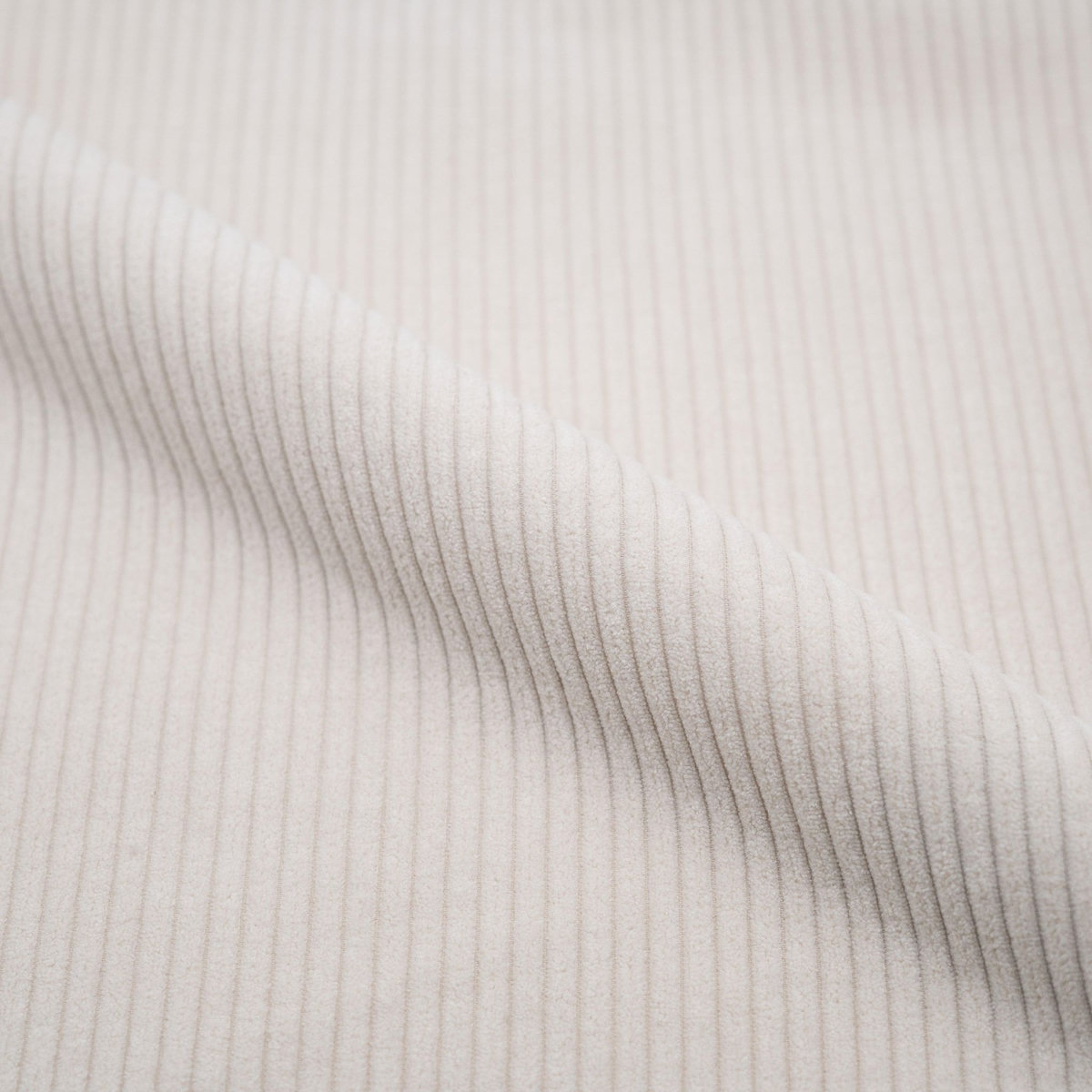 Rendez vous déco Chauffeuse pour canapé modulable en velours blanc cassé-Mina