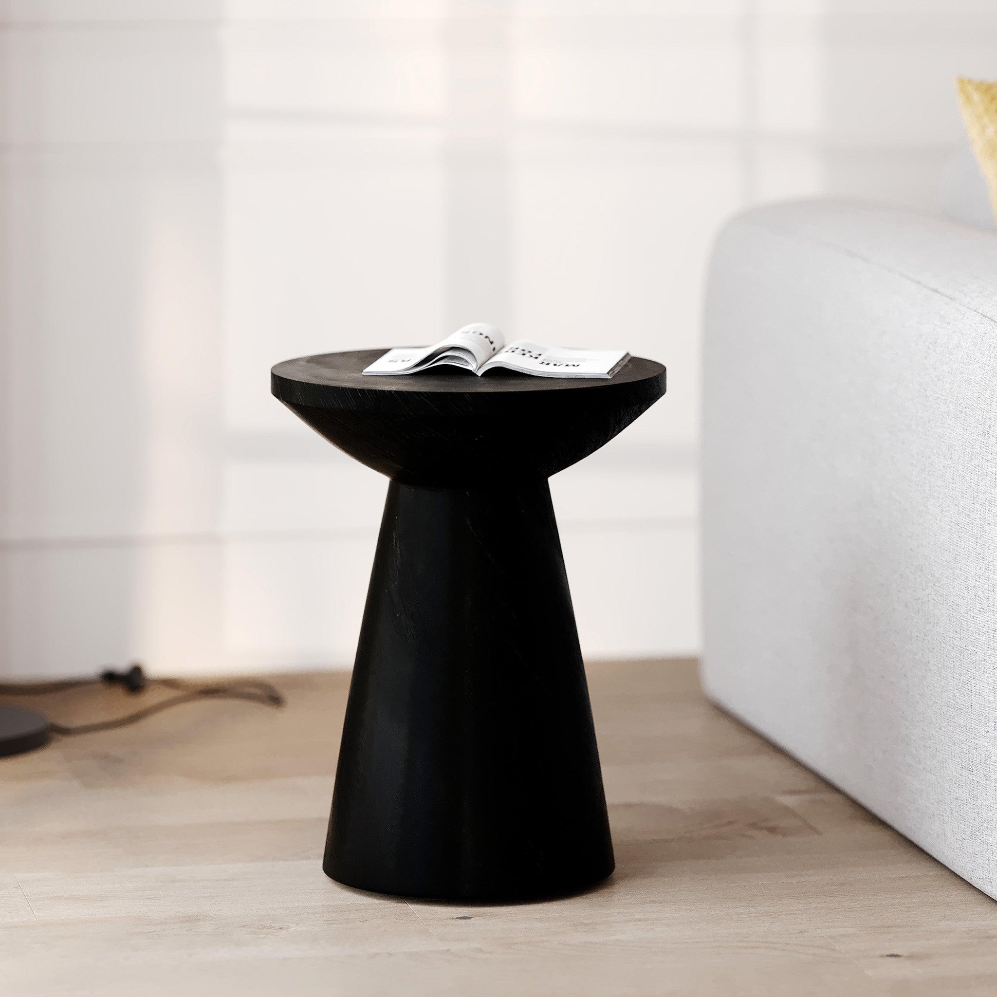 Voir la diapositive 2 : MAISON PAVANE Table d'appoint noire en bois de suar d40 cm-lowa