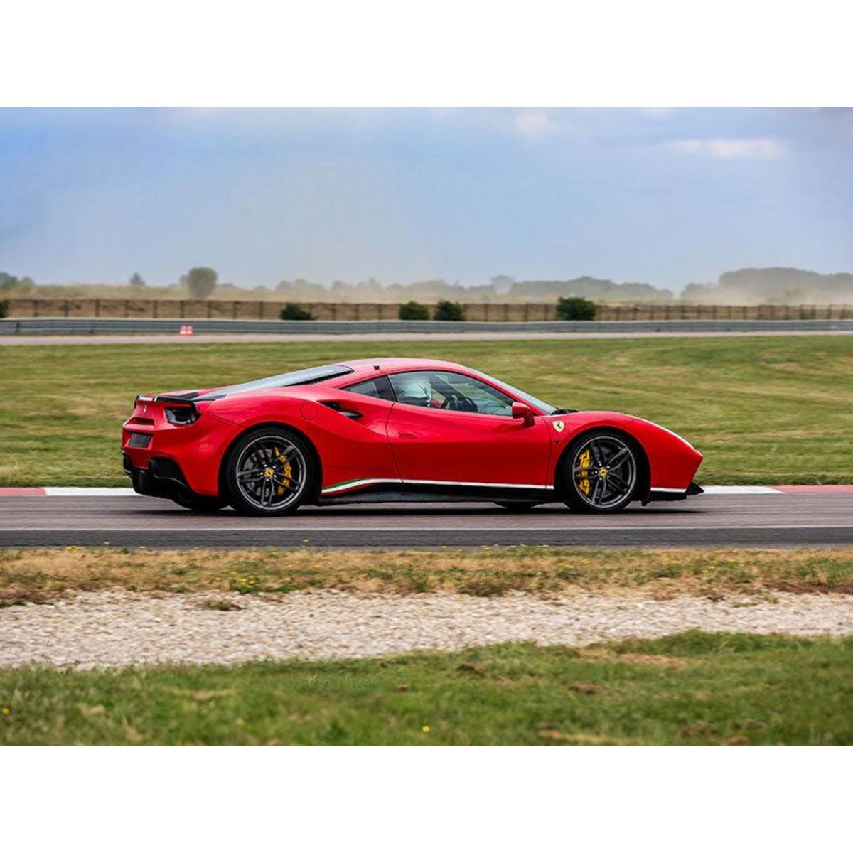 Smartbox Stage de pilotage multivolant : 2 tours en Lamborghini Gallardo et 2 tours en Ferrari 488 sur le circuit de Trappes - Coffret Cadeau Sport & Aventure