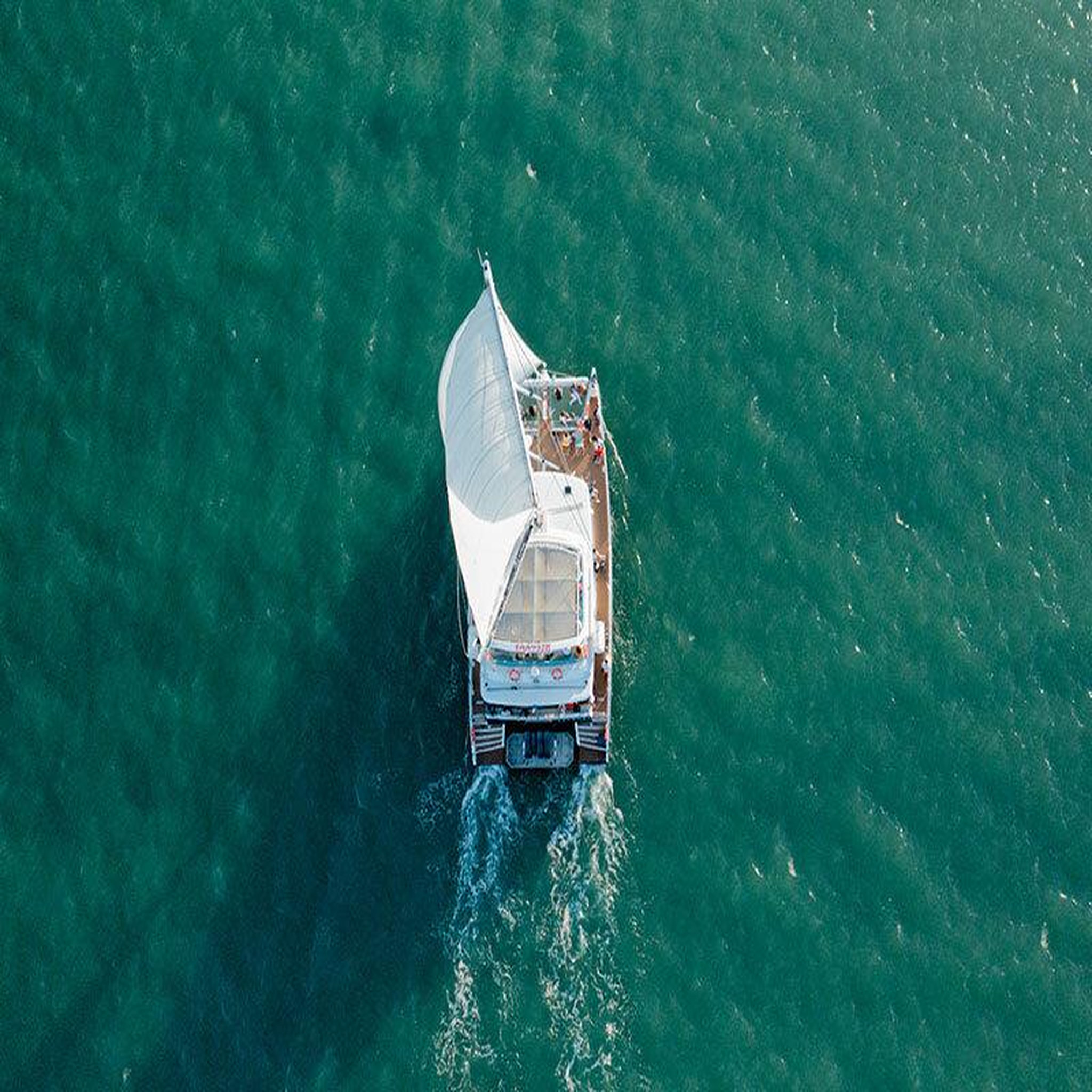 Voir la diapositive 4 : Smartbox Croisière de 3h30 en catamaran pour 2 adultes et 2 enfants au fort boyard - coffret cadeau sport & aventure