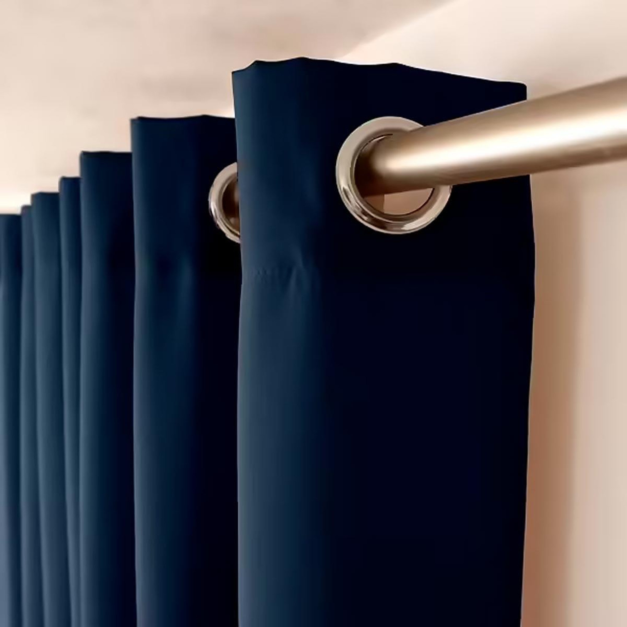 Voir la diapositive 2 : ENJOY HOME Rideau à œillets uni  basic  140x240cm bleu marine