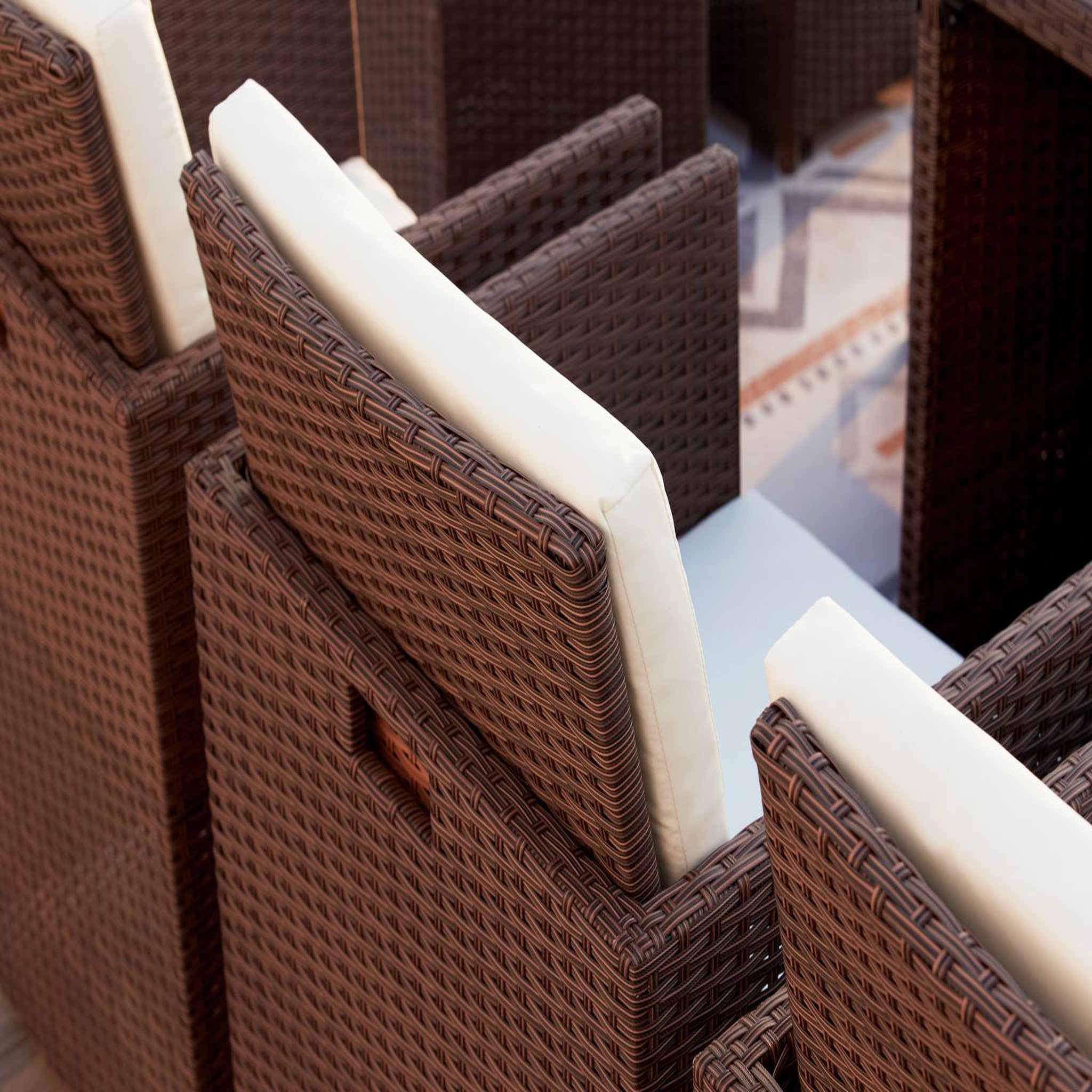 Voir la diapositive 5 : CONCEPT USINE Table et chaises 10 places encastrables résine marron-blanc monaco