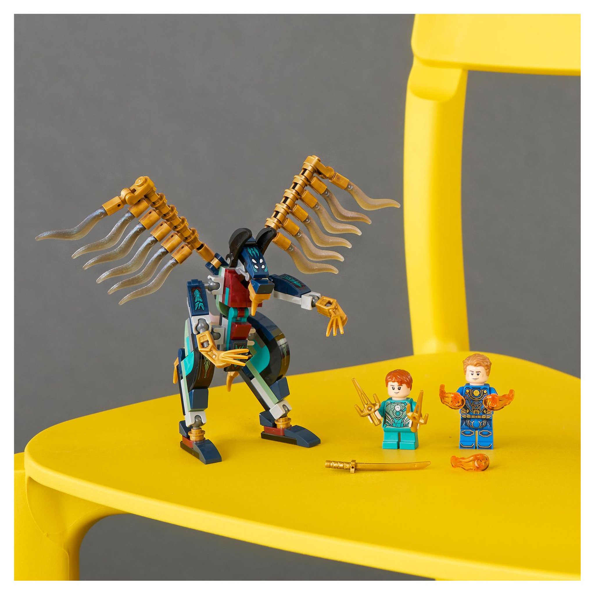 Voir la diapositive 4 : LEGO Super Heroes 76145 L&rsquo;attaque aérienne des Éternels