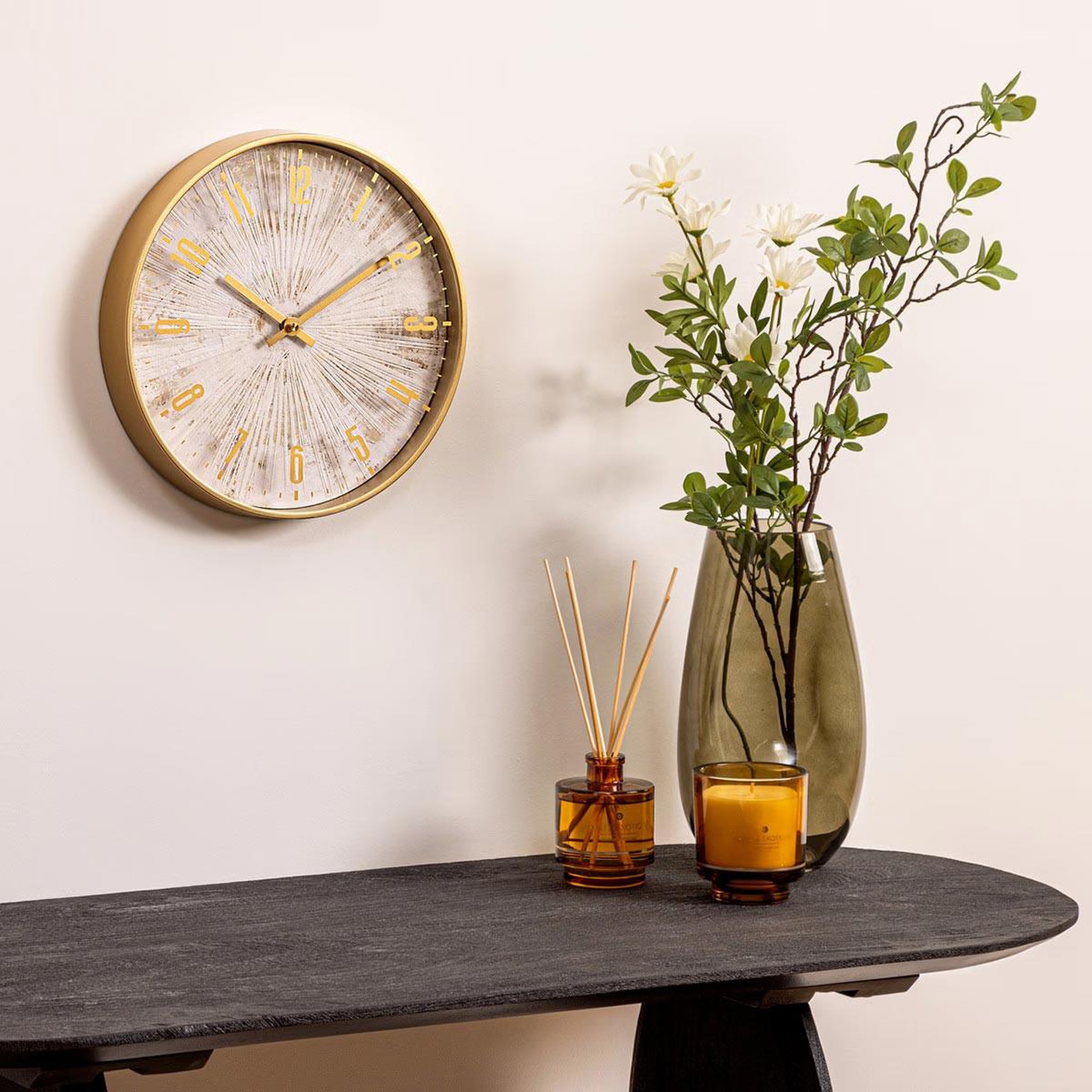 Voir la diapositive 4 : ATMOSPHERA Horloge murale design  izzie  30cm doré