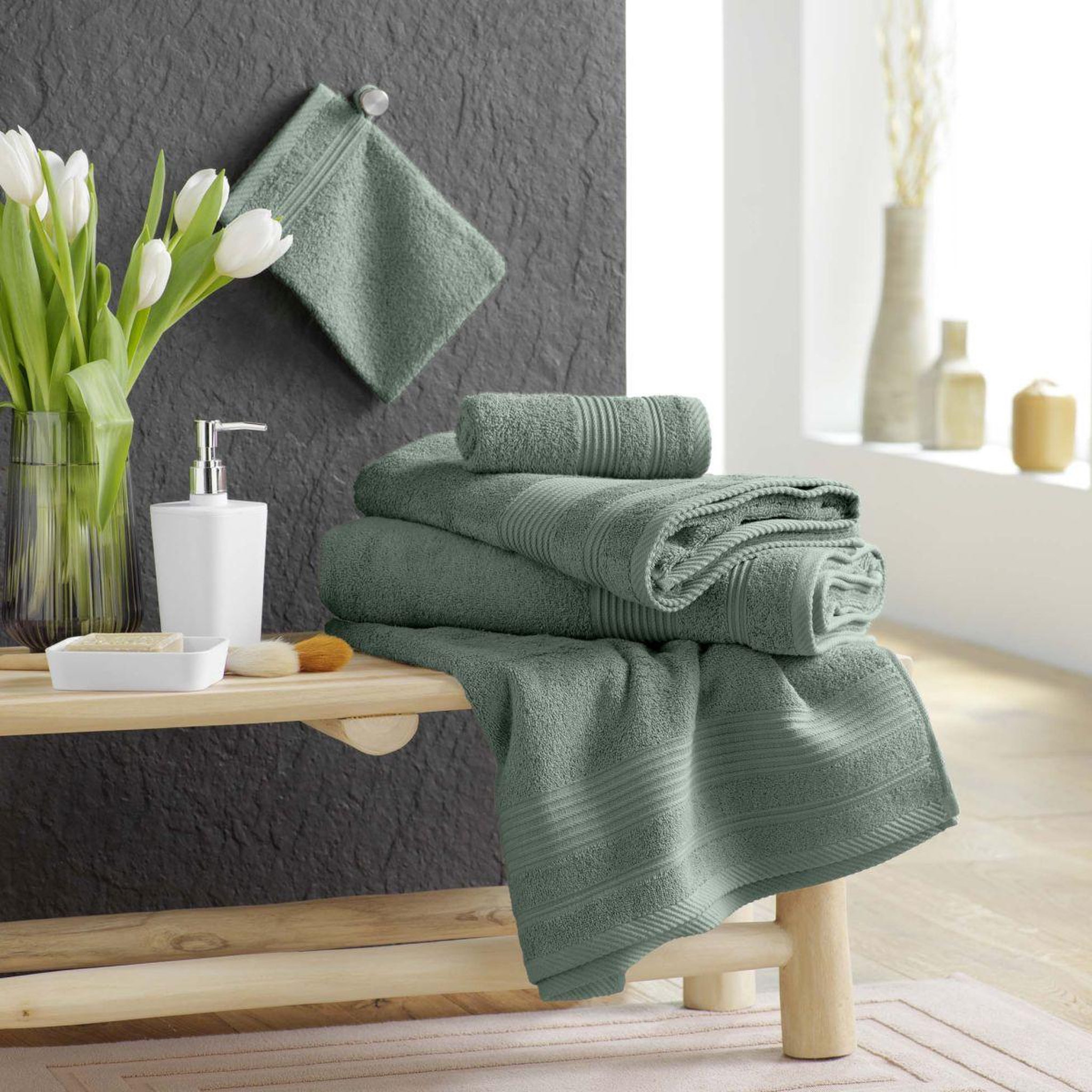 Voir la diapositive 5 : Douceur d'Intérieur Serviette de toilette  tendresse   50x90cm vert cèdre