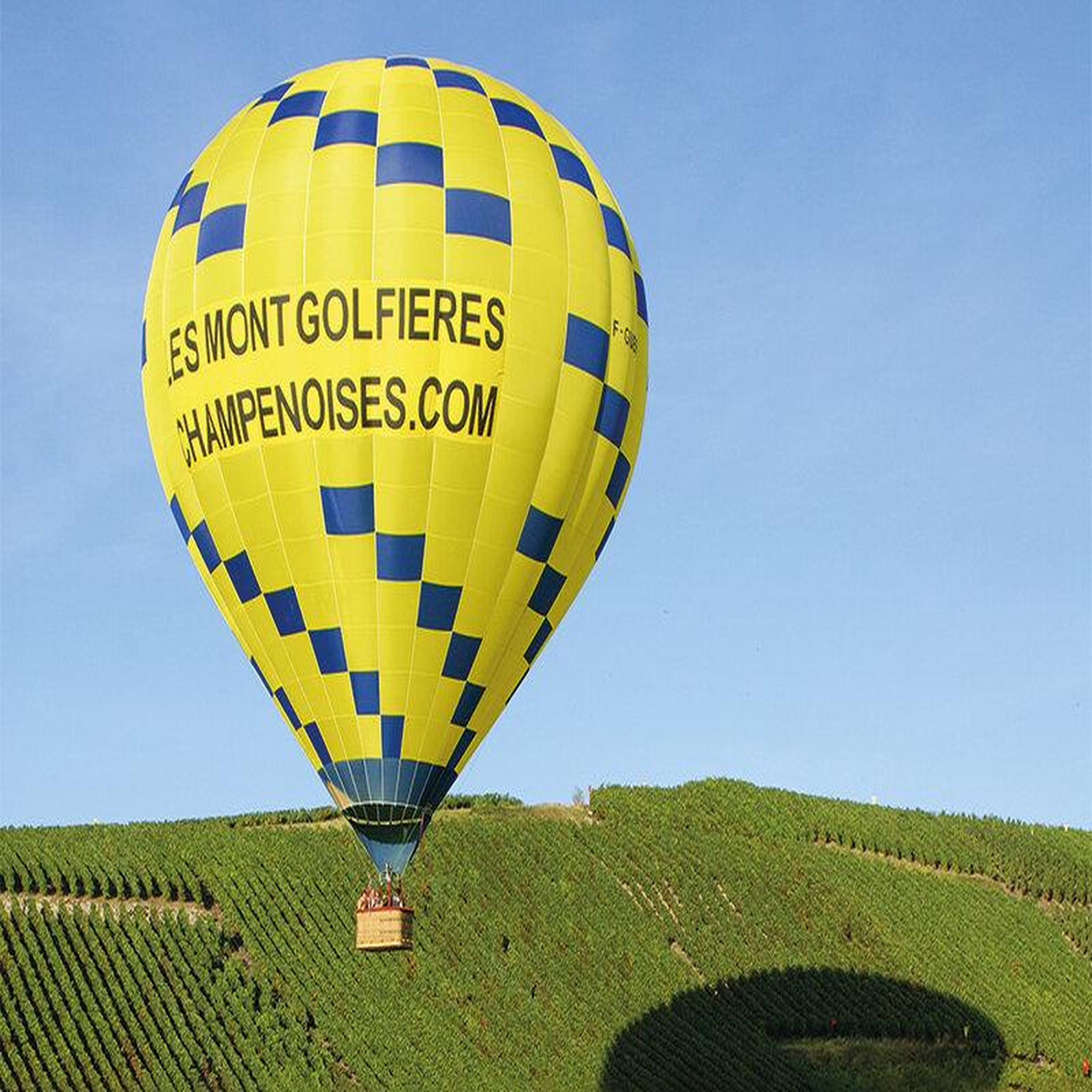 Voir la diapositive 2 : Smartbox Vol en montgolfière pour 2 au-dessus des vignobles de champagne - coffret cadeau sport & aventure