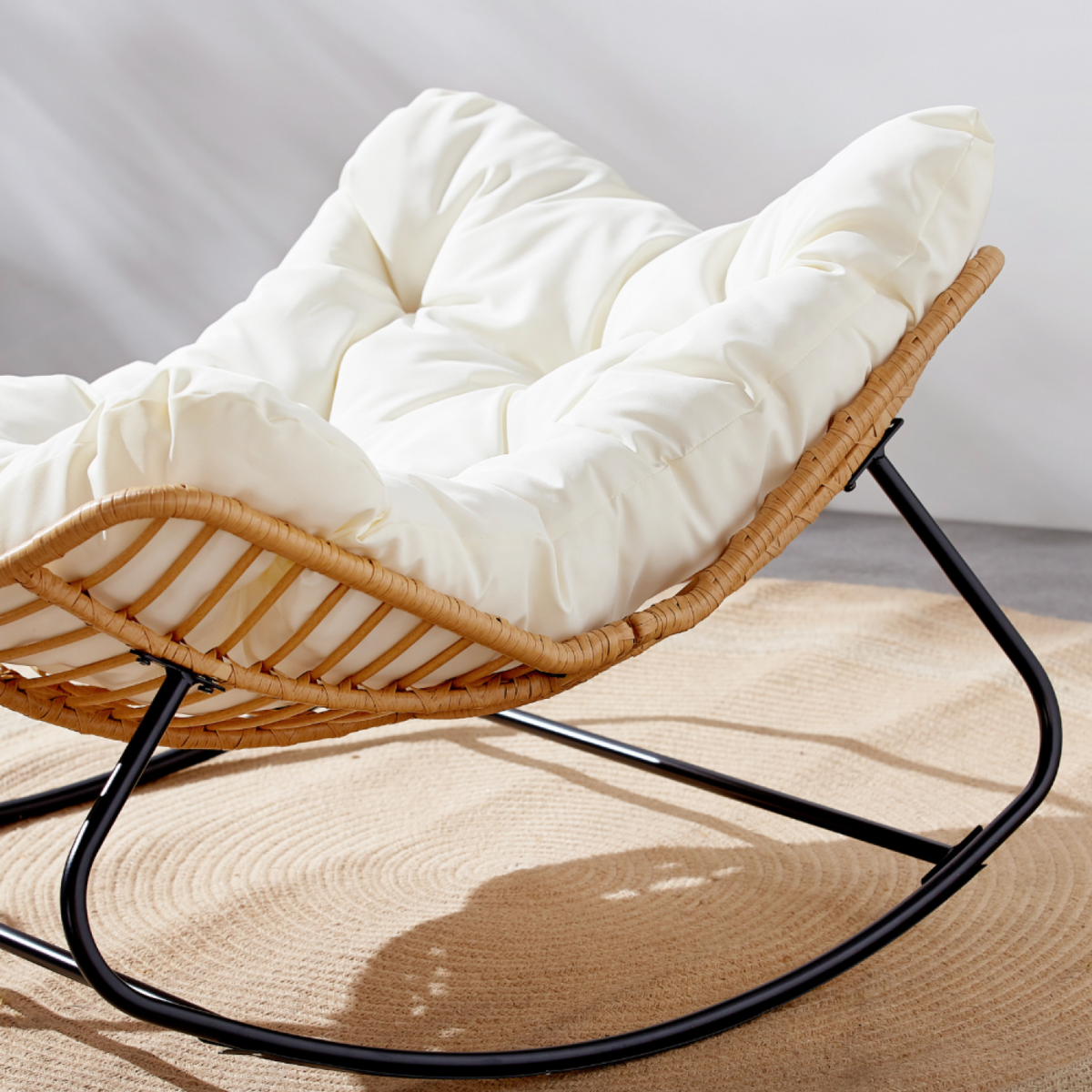 CONCEPT USINE Fauteuil à bascule en résine tressée coussin beige CANGGU