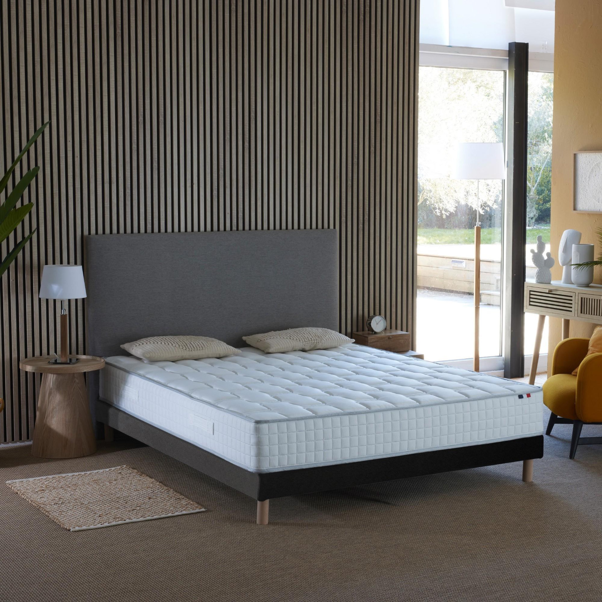 Voir la diapositive 1 : IDLITERIE Ensemble literie : matelas à ressorts COSMOS et sommier - qualité française