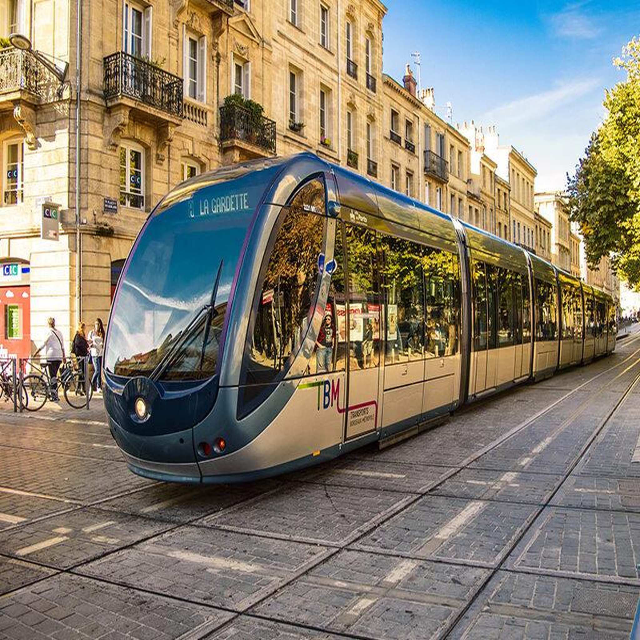 Voir la diapositive 3 : Smartbox Visite guidée de 3h de Bordeaux avec dégustation de spécialités locales pour 2 personnes - Coffret Cadeau Gastronomie