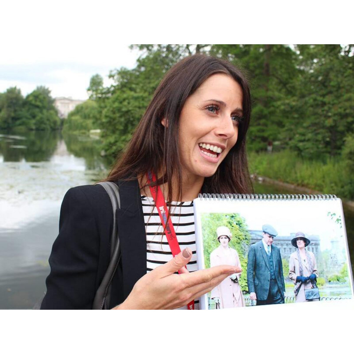 Smartbox Visite guidée de 2h30 à la découverte des lieux de tournage de la série Downton Abbey® à Londres pour 2 - Coffret Cadeau Multi-thèmes