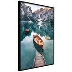 Paris Prix Affiche Murale Encadrée  Lake in a Mountain Valley. Coloris disponibles : Jaune, Noir