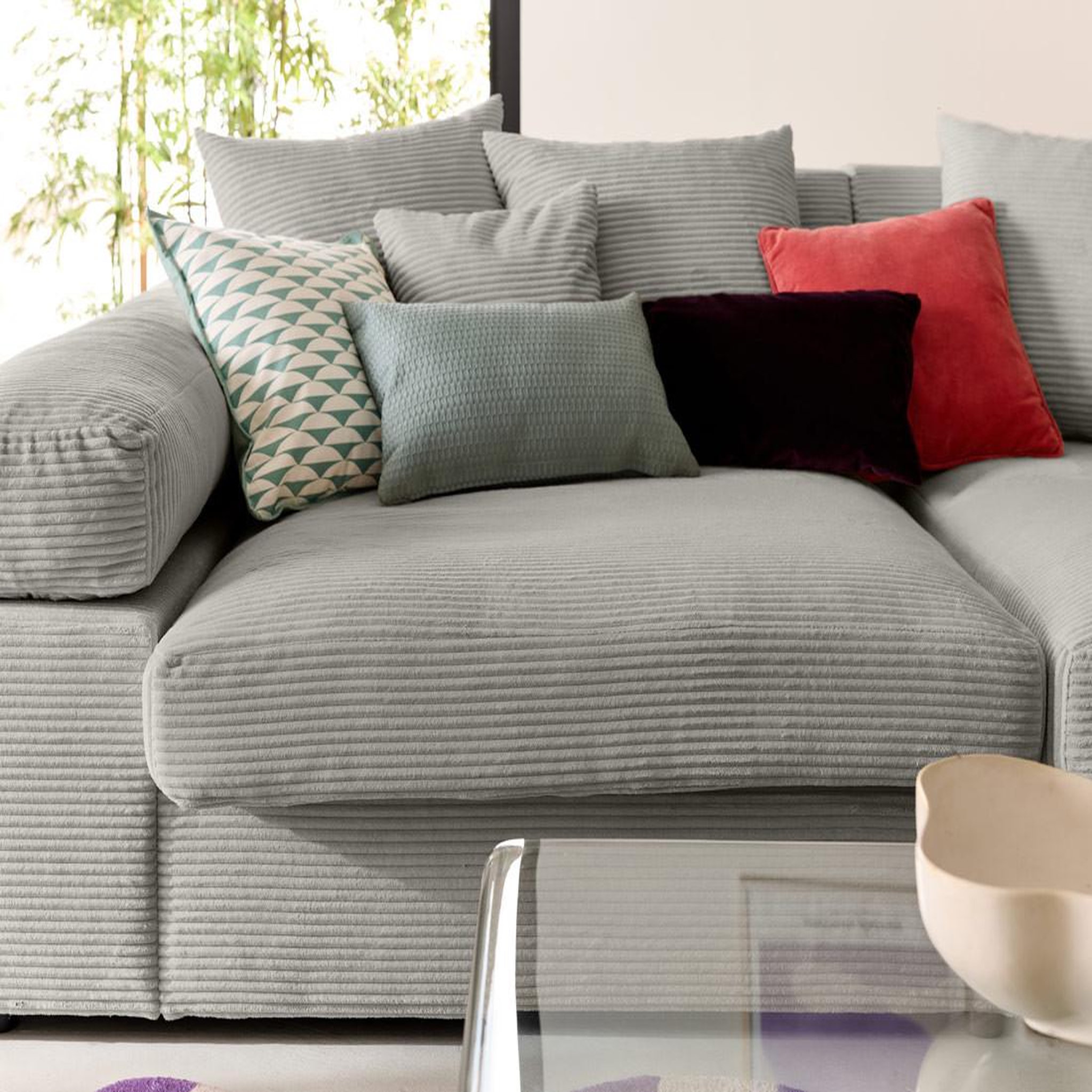 Voir la diapositive 6 : LISA DESIGN Aspen - canapé 4 places - assise profonde - velours côtelé