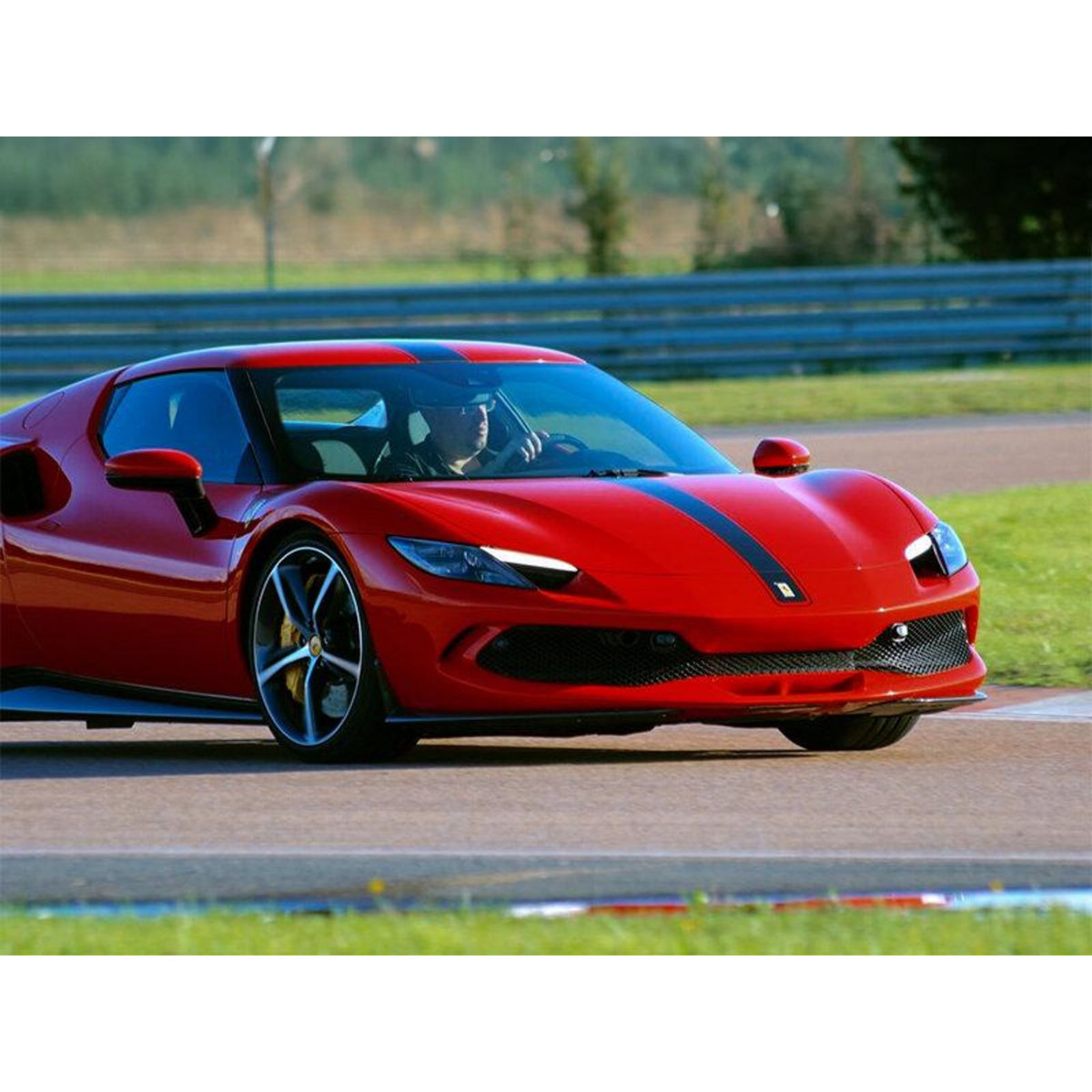 Smartbox Stage de pilotage : 5 tours sur le circuit de Pouilly-en-Auxois en Ferrari 296 GTB - Coffret Cadeau Sport & Aventure