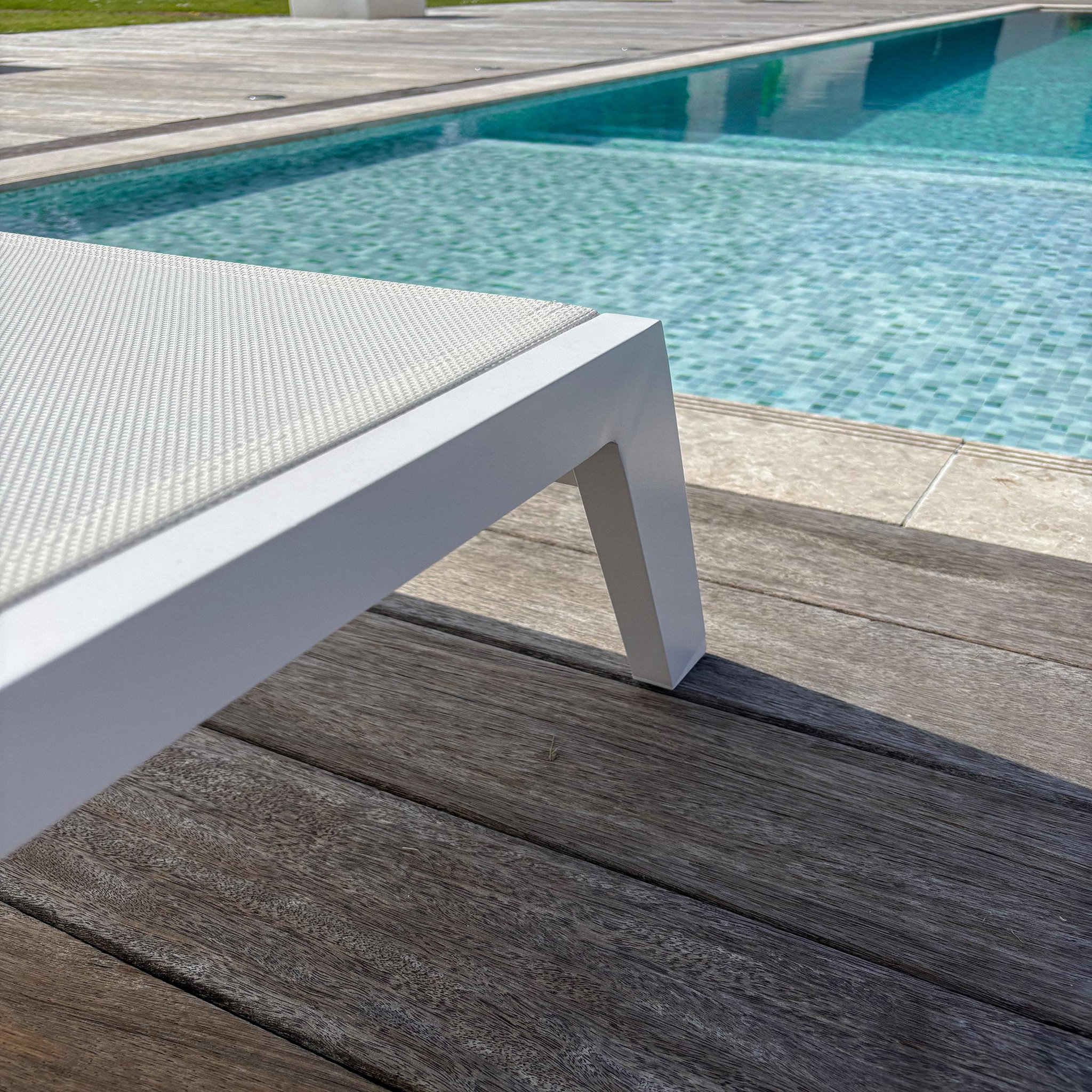 Voir la diapositive 4 : DCB GARDEN Lot de 2 bains de soleil en aluminium et toile plastifiée
