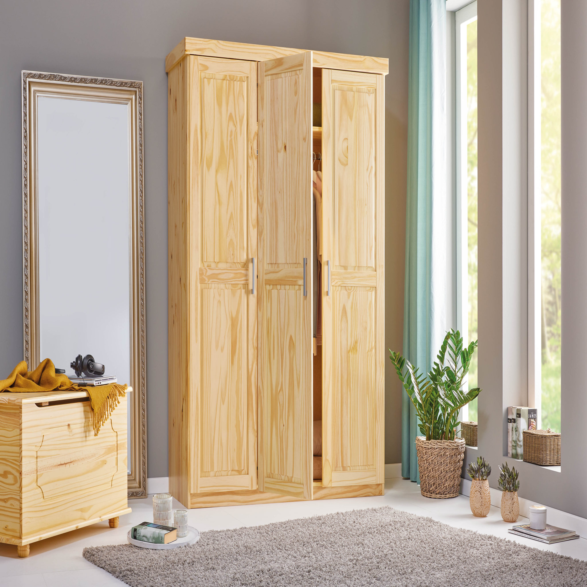 Voir la diapositive 7 : Armoire penderie vernie en pin massif - PELLE